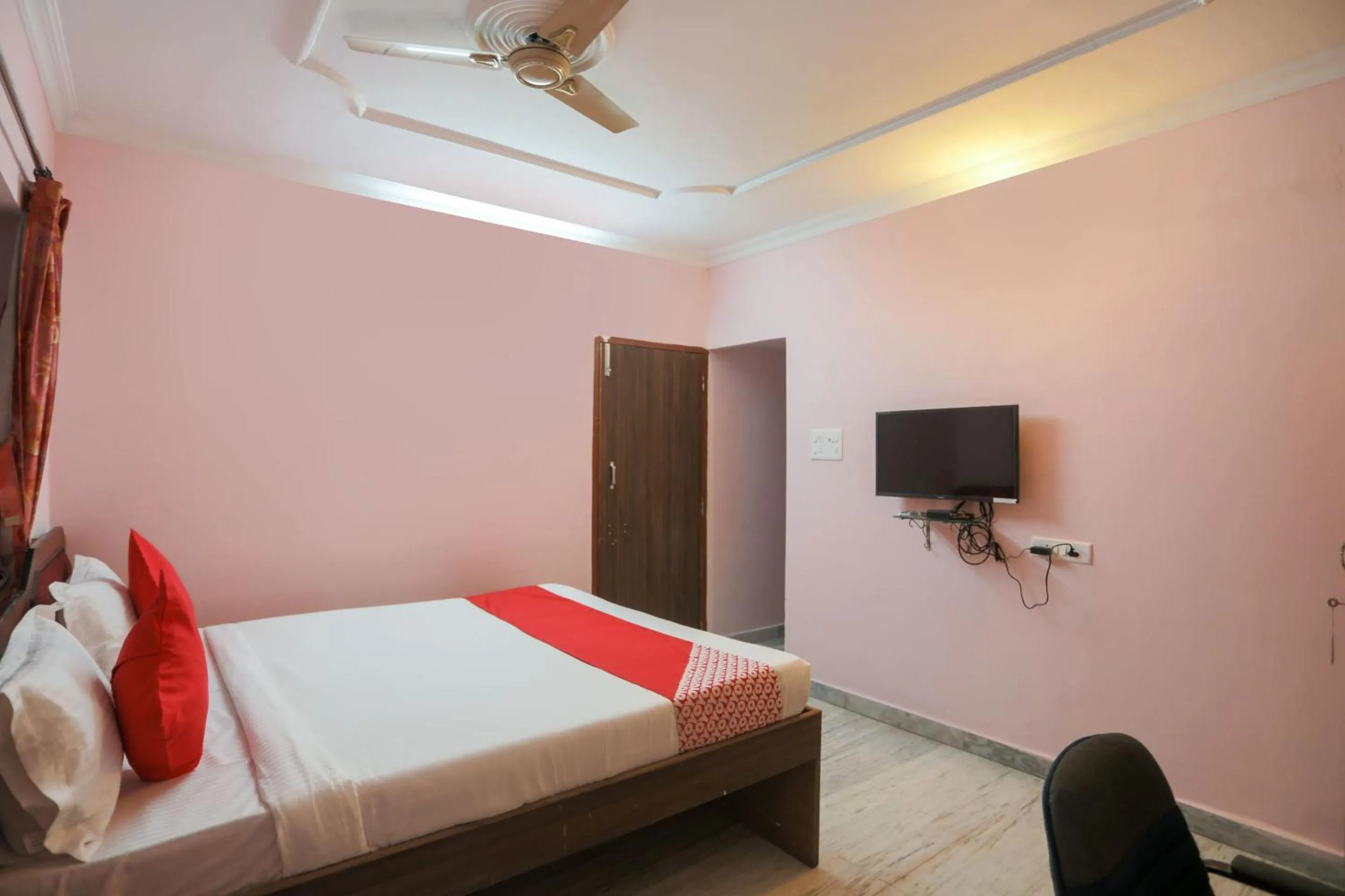 Bedroom, Bed in Hotel O Ma Kali Guest House