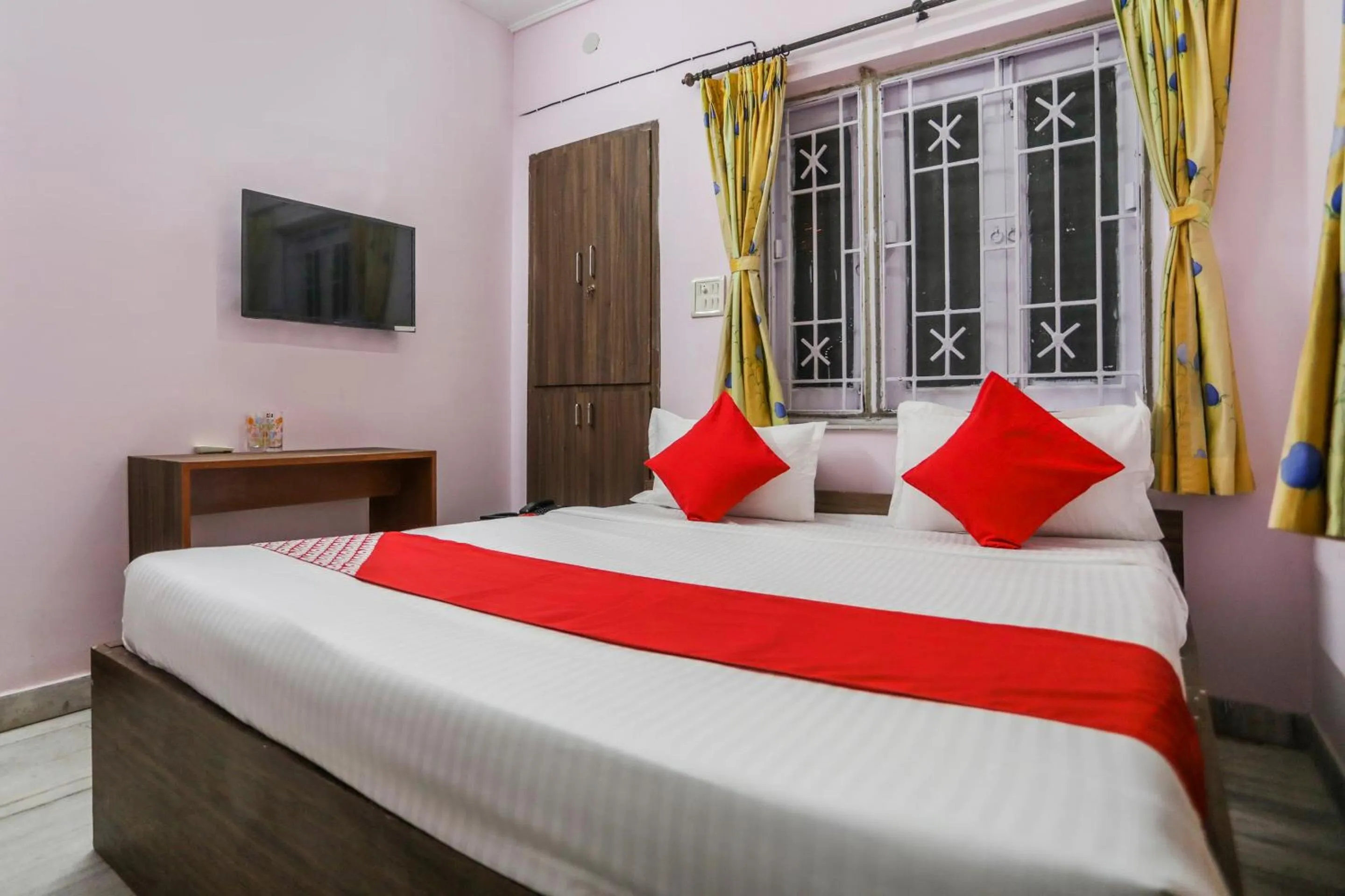 Bedroom, Bed in Hotel O Ma Kali Guest House