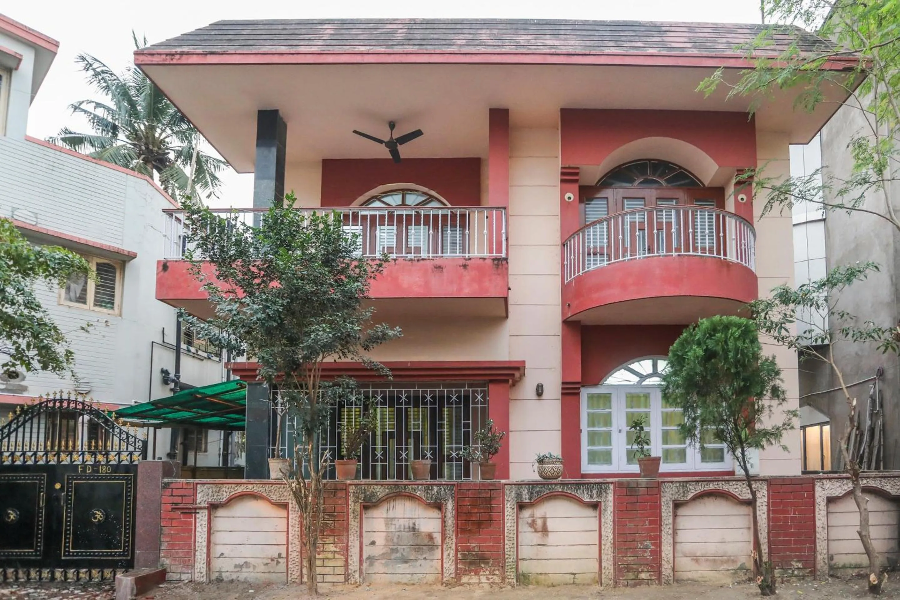 Facade/entrance in Hotel O Ma Kali Guest House