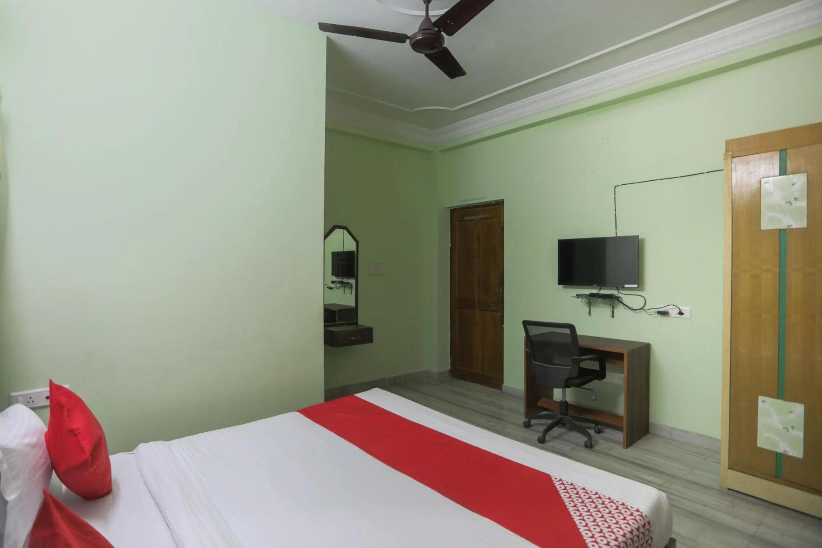 Bedroom, Bed in Hotel O Ma Kali Guest House