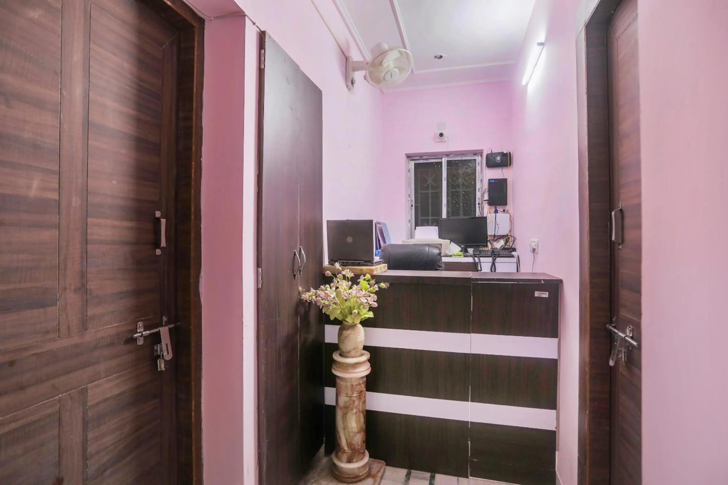 Lobby or reception in Hotel O Ma Kali Guest House