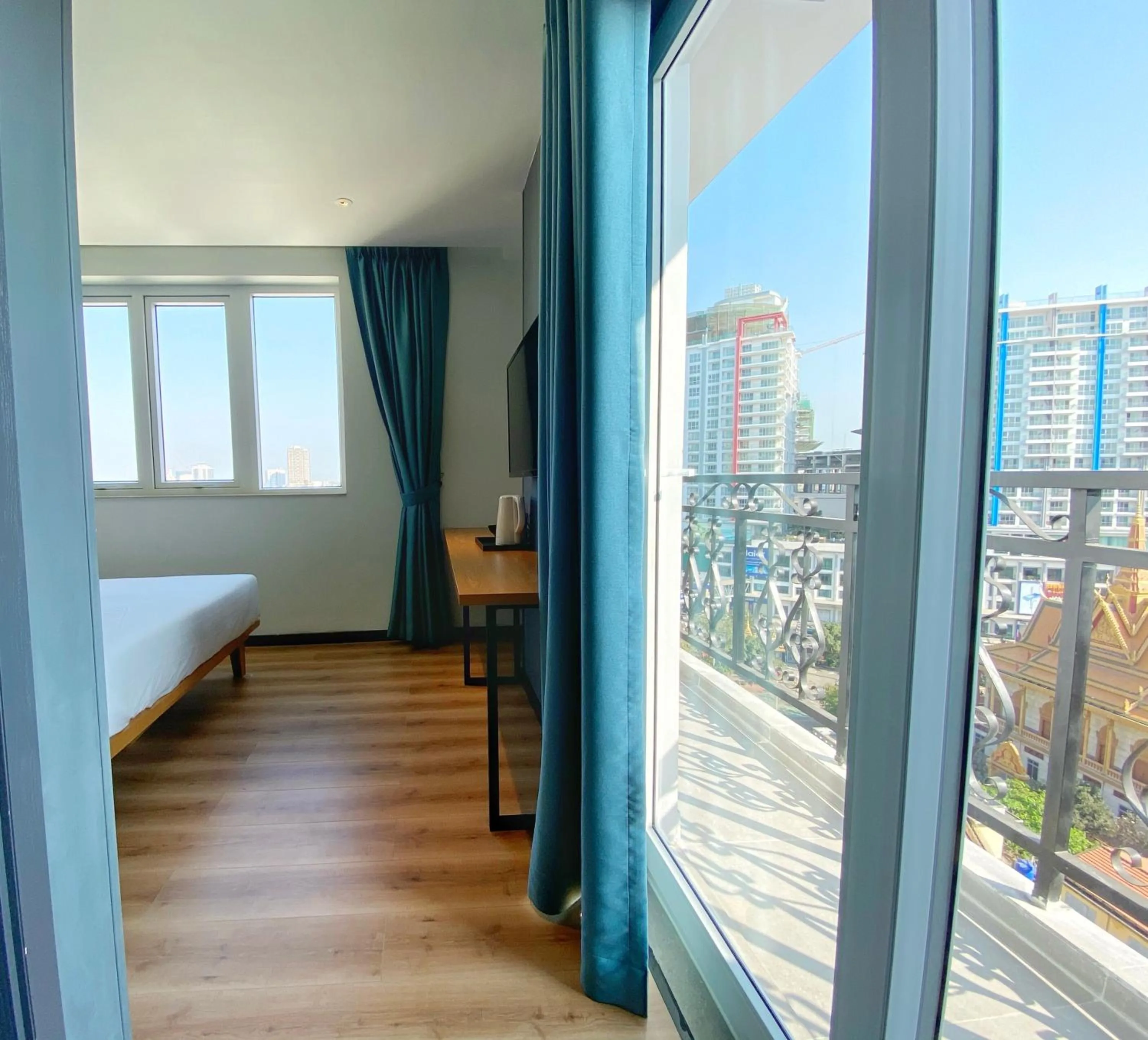 Balcony/Terrace, Bed in Yunfan Hotel