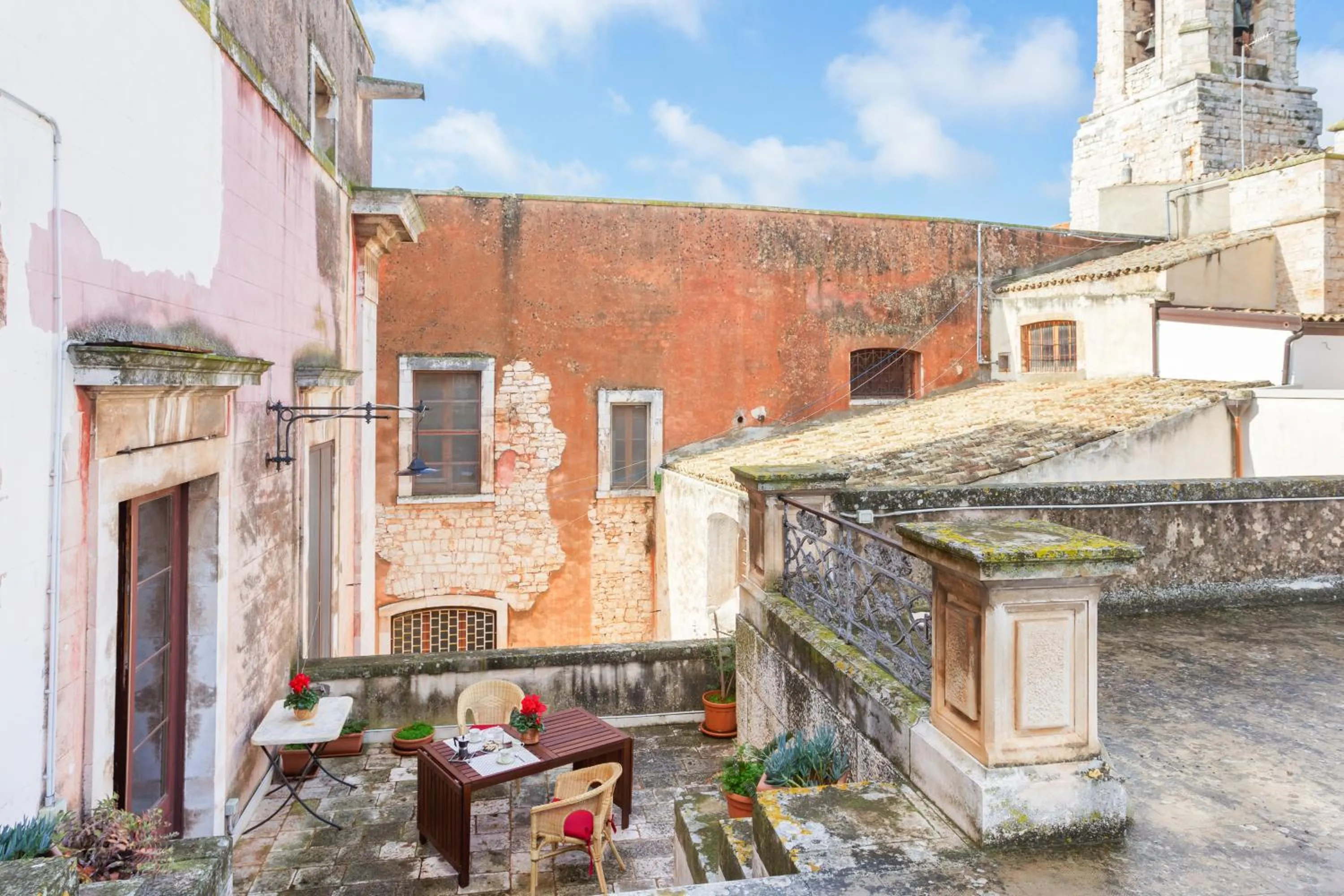 GuestHost - La terrazza sulla Chiesa di San Francesco d'Assisi