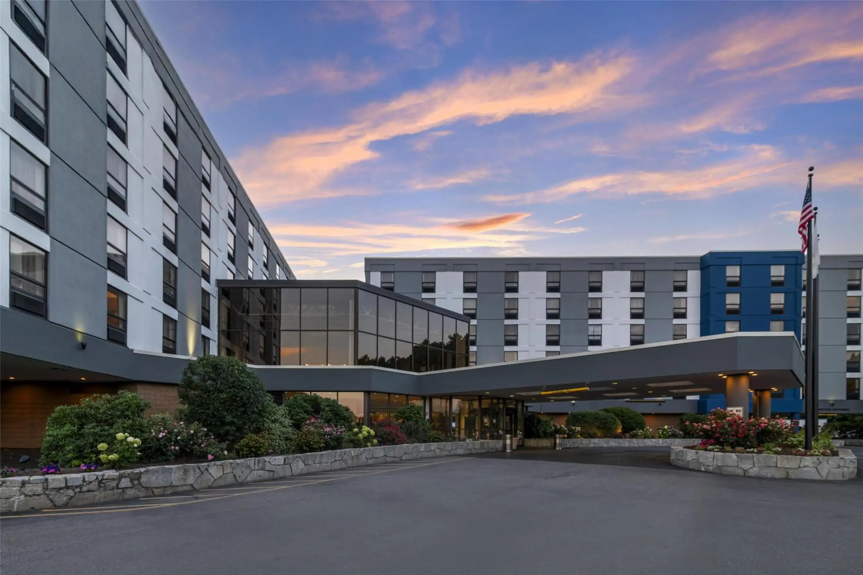 Property building in Best Western Royal Plaza Hotel and Trade Center Property building in Best Western Royal Plaza Hotel and Trade Center