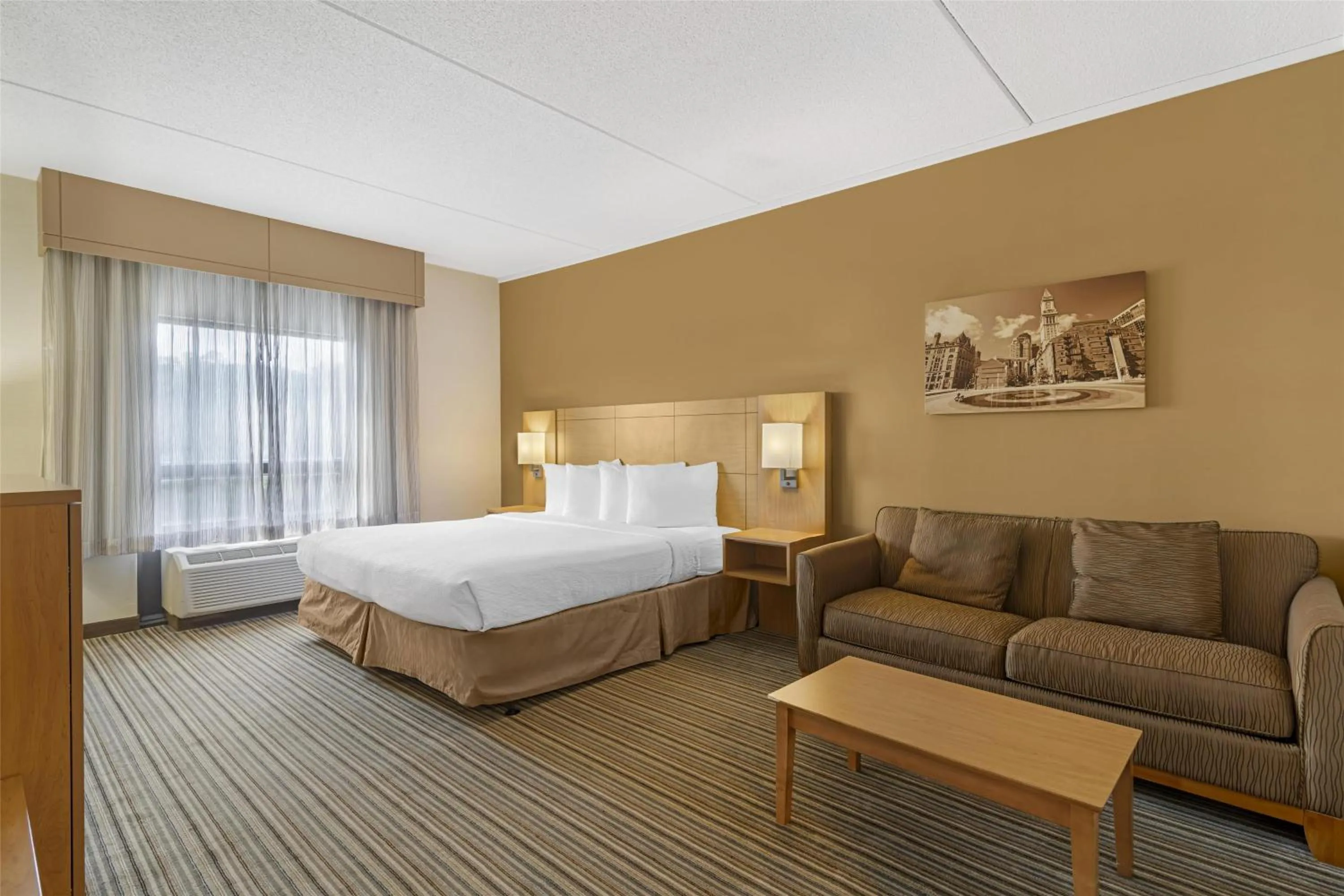 Bedroom, Bed in Best Western Royal Plaza Hotel and Trade Center