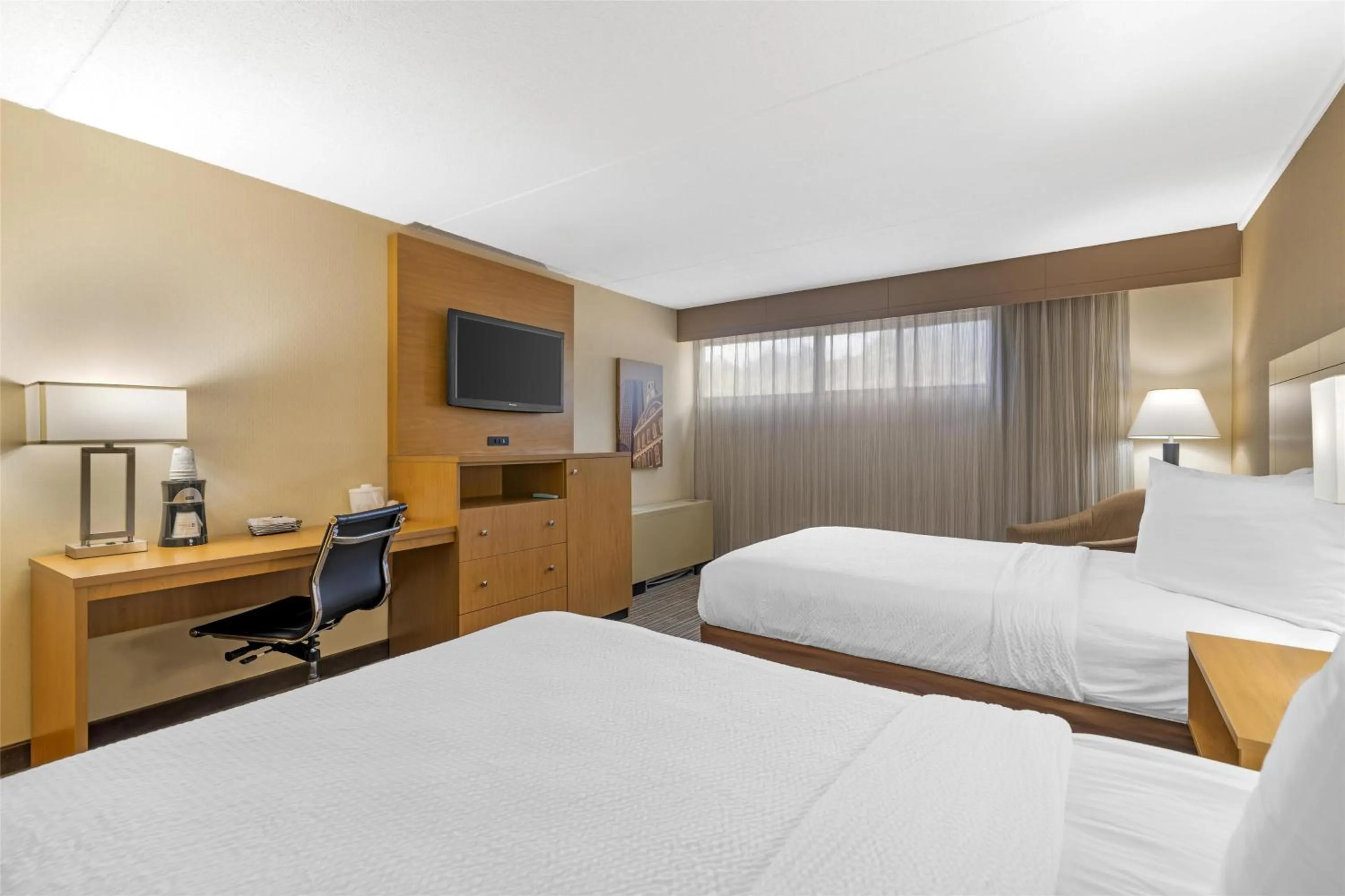 Bedroom, Bed in Best Western Royal Plaza Hotel and Trade Center