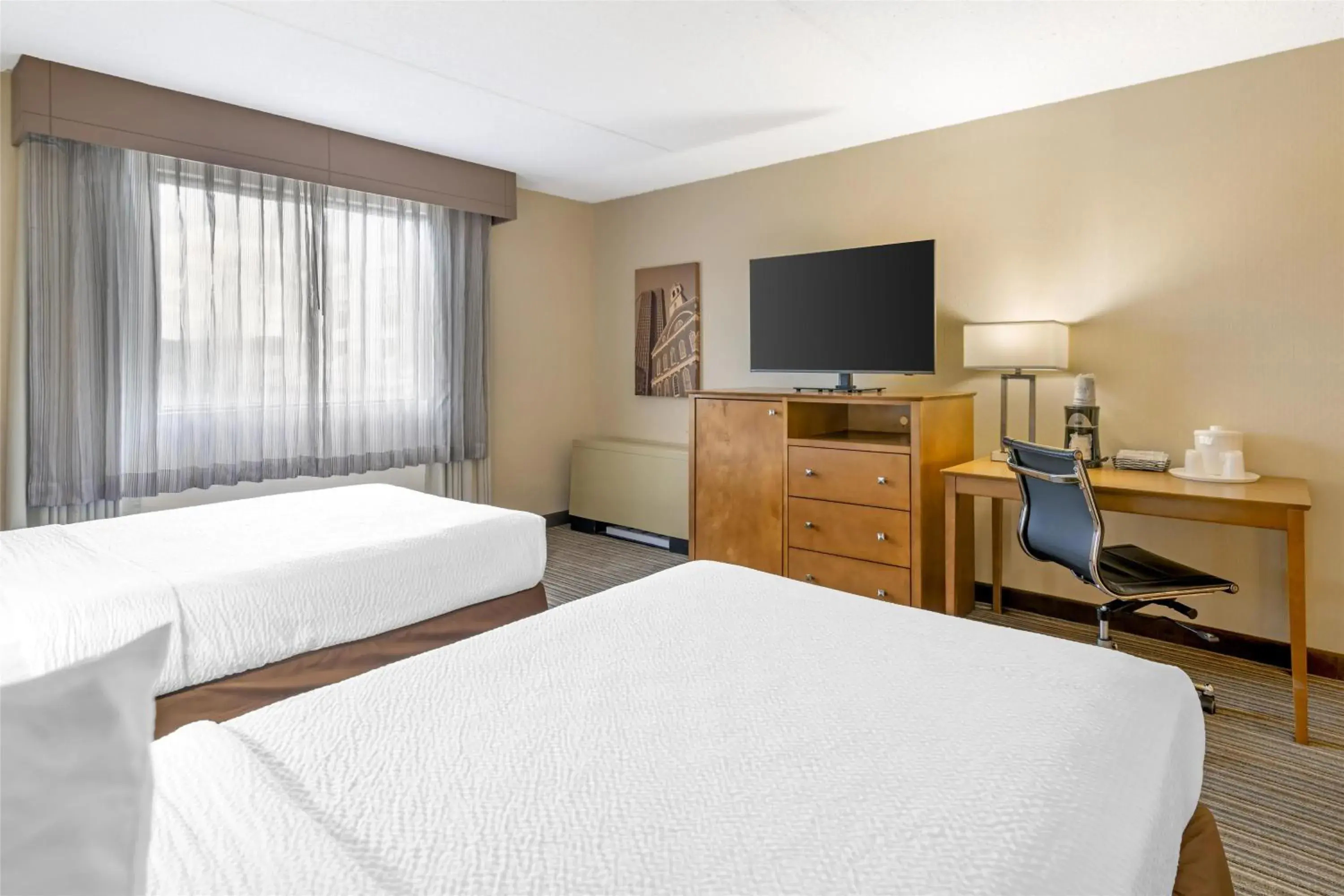 Bedroom, Bed in Best Western Royal Plaza Hotel and Trade Center Bedroom, Bed in Best Western Royal Plaza Hotel and Trade Center