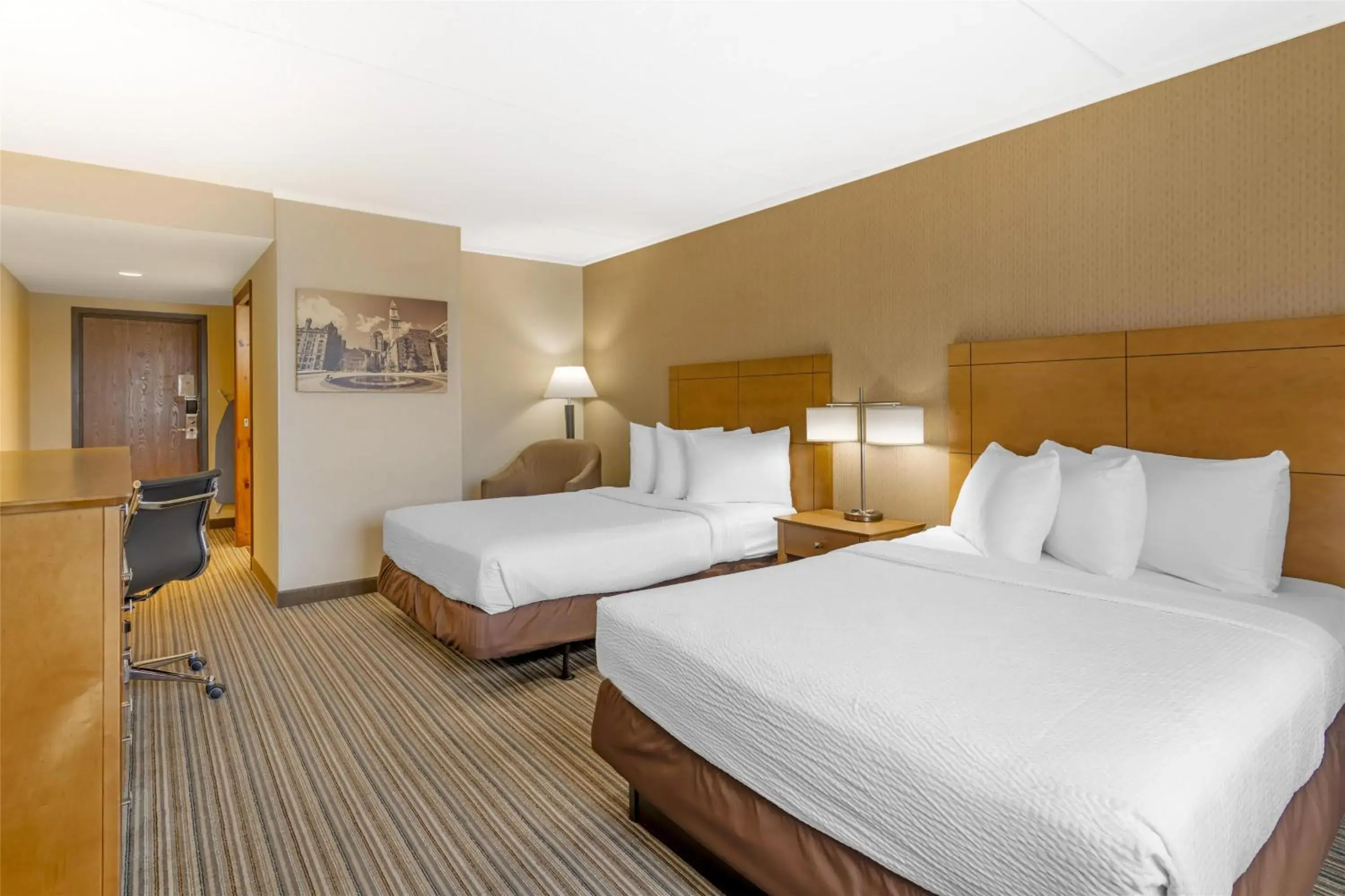 Bedroom, Bed in Best Western Royal Plaza Hotel and Trade Center Bedroom, Bed in Best Western Royal Plaza Hotel and Trade Center