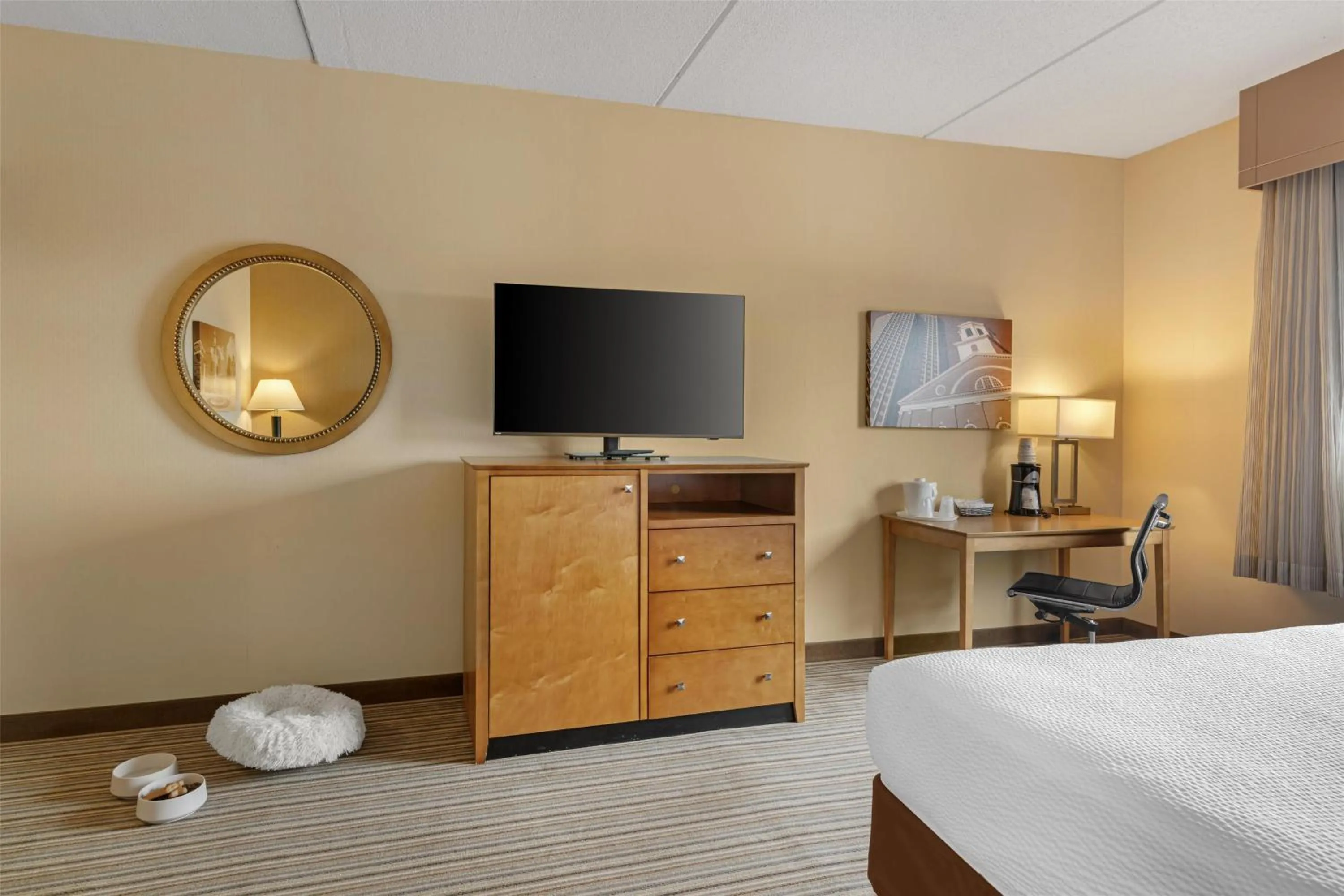 Bedroom, Bed in Best Western Royal Plaza Hotel and Trade Center