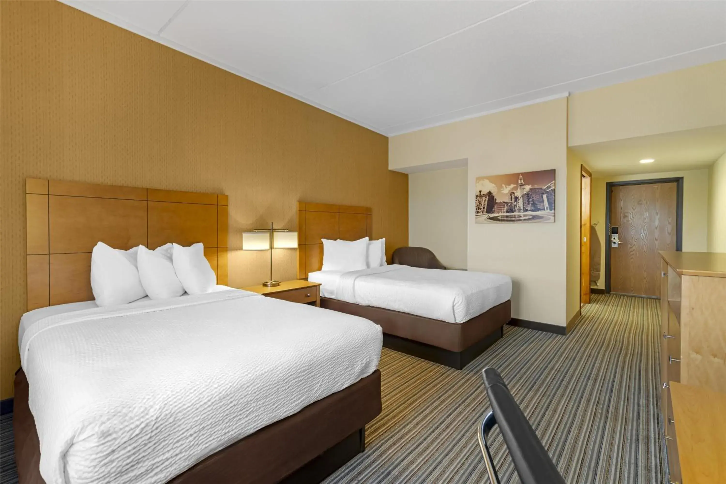 Bedroom, Bed in Best Western Royal Plaza Hotel and Trade Center Bedroom, Bed in Best Western Royal Plaza Hotel and Trade Center