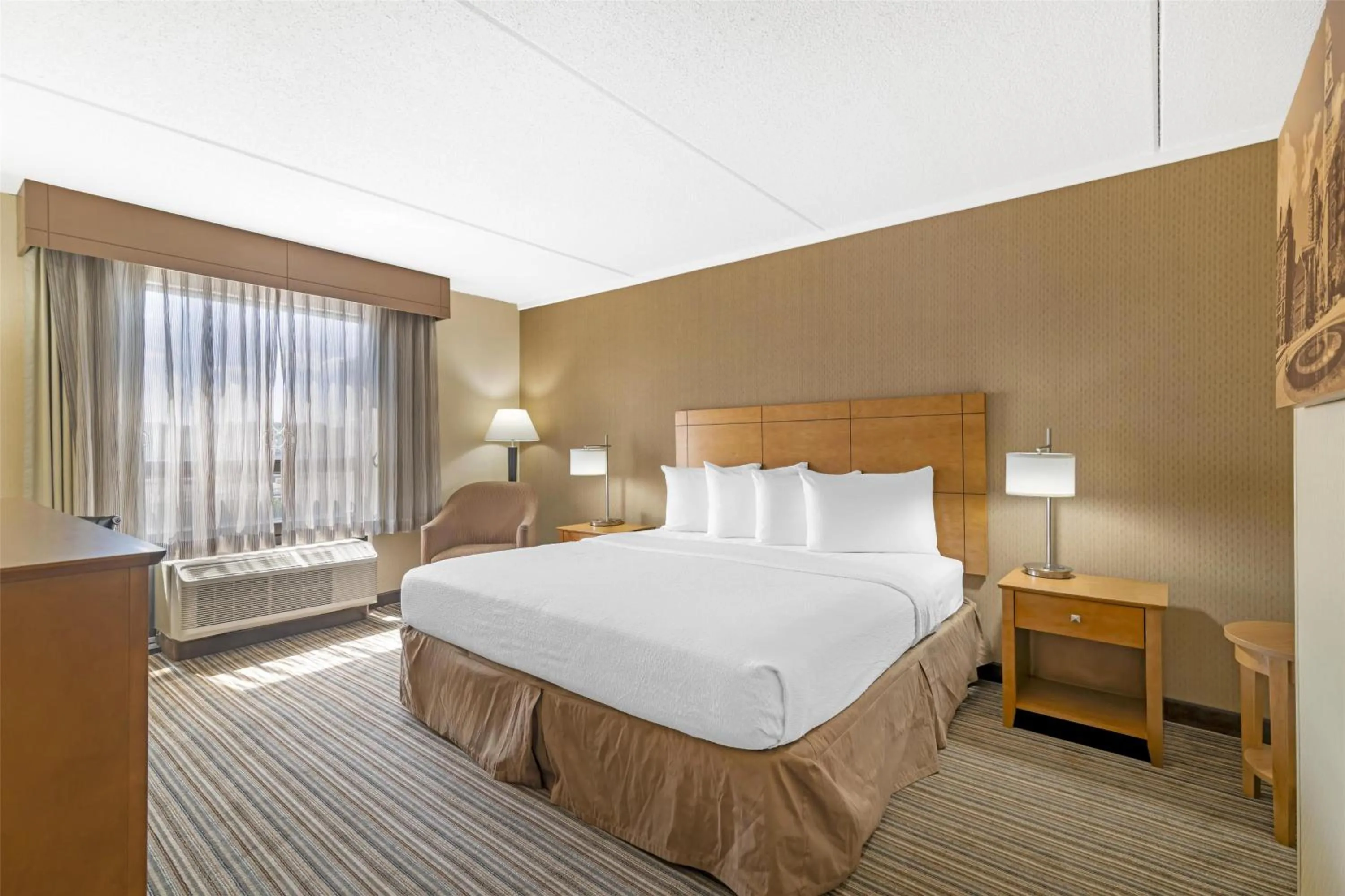 Bedroom, Bed in Best Western Royal Plaza Hotel and Trade Center