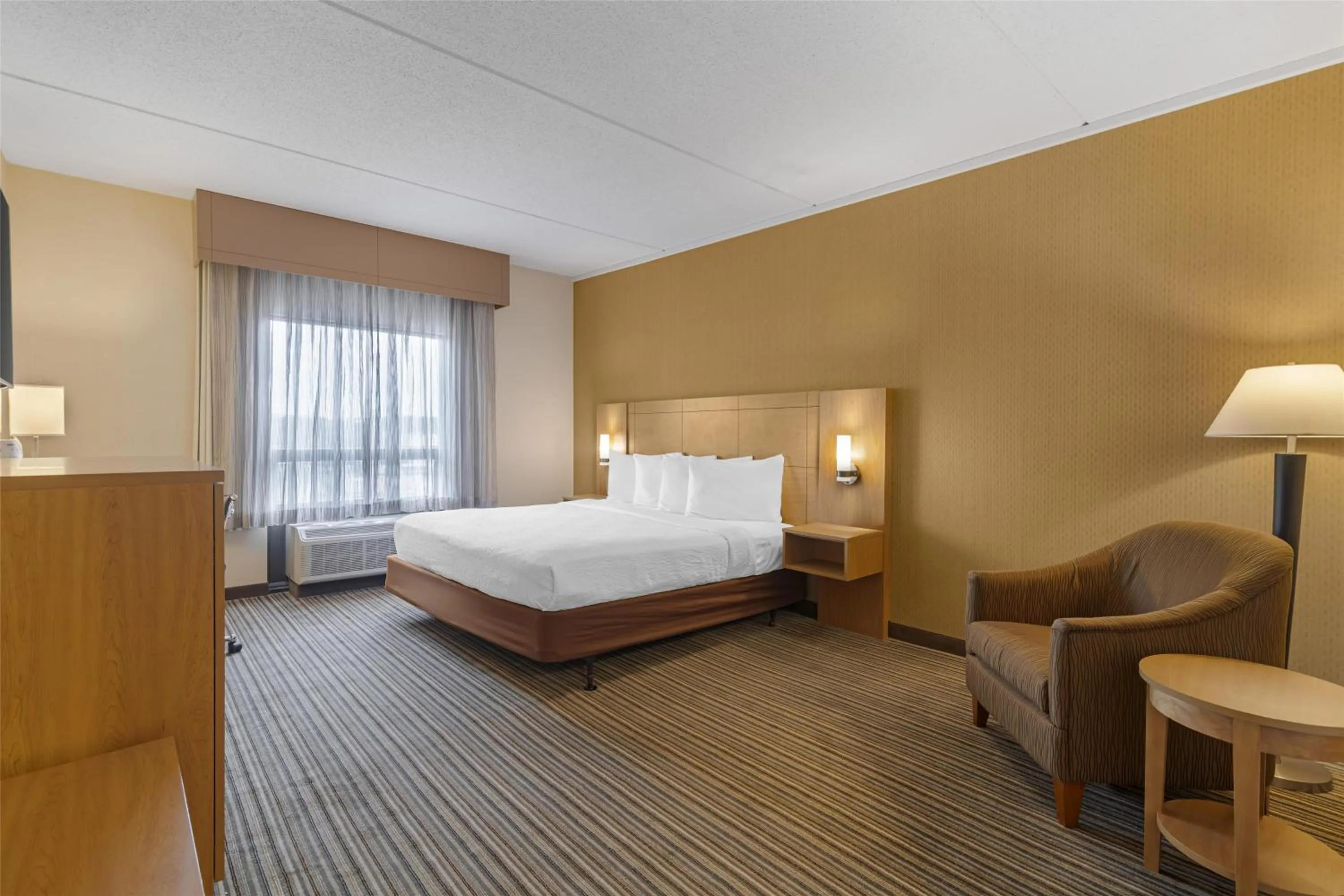 Bedroom, Bed in Best Western Royal Plaza Hotel and Trade Center