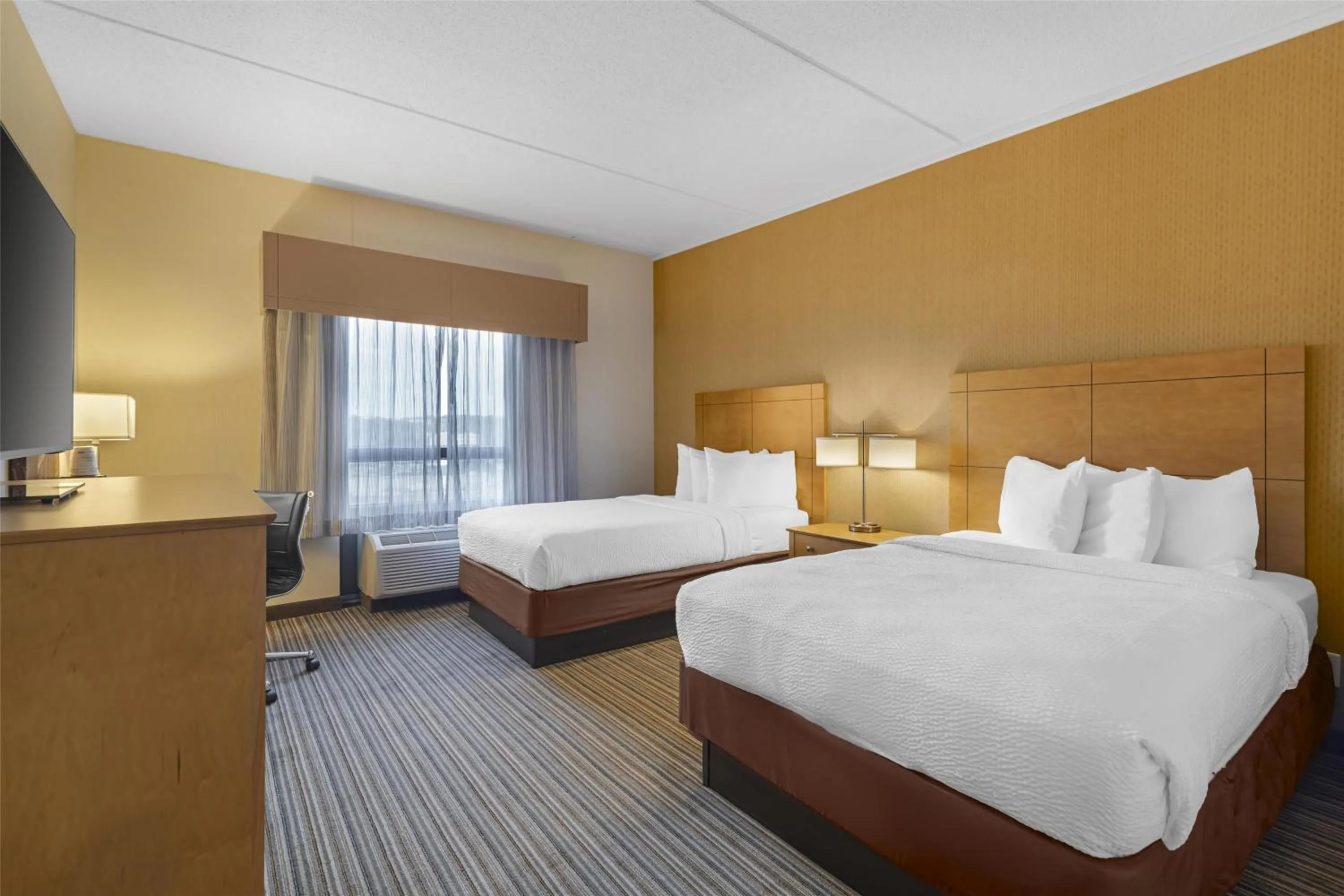 Bedroom, Bed in Best Western Royal Plaza Hotel and Trade Center