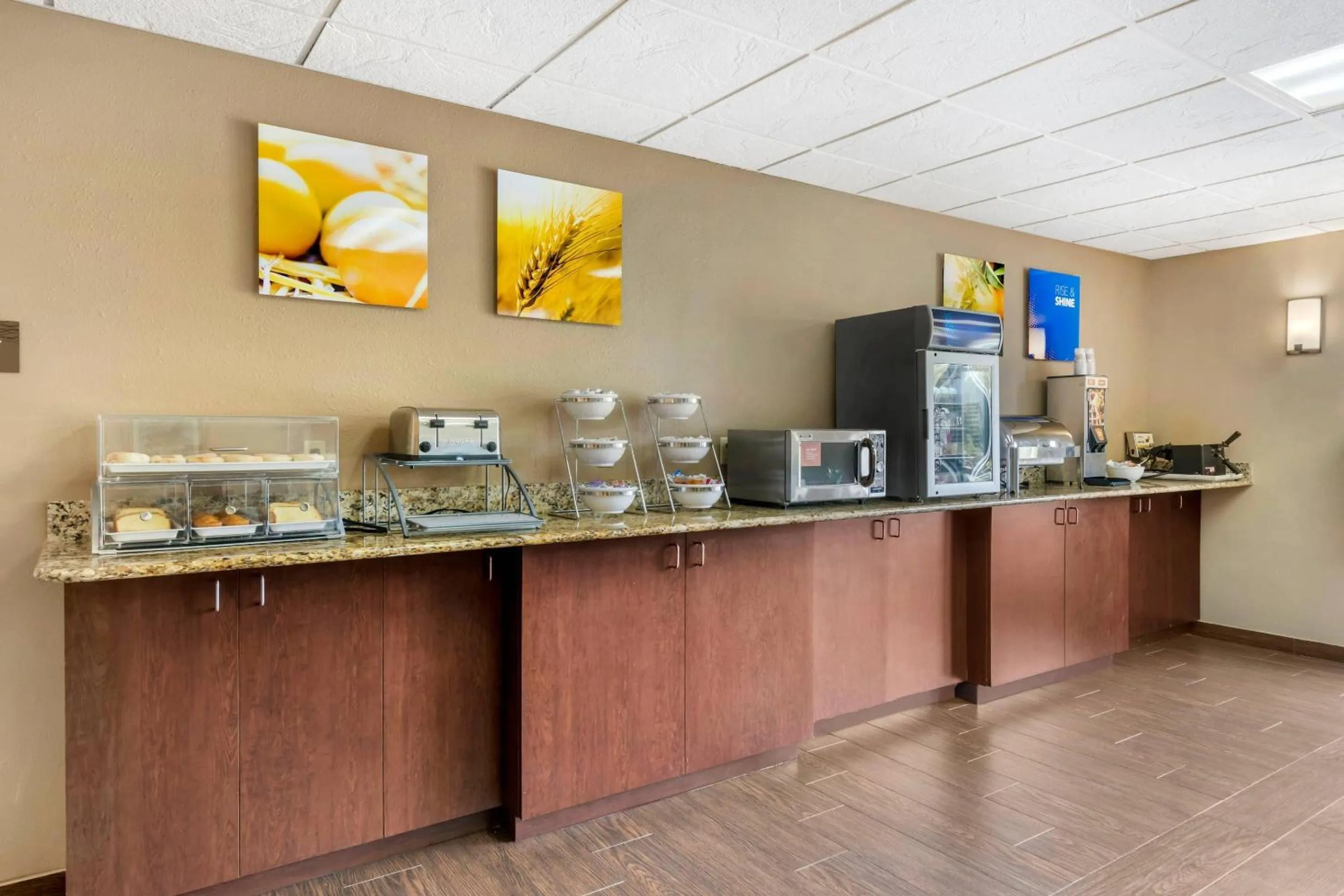 Breakfast in Comfort Inn & Suites Wildwood - The Villages