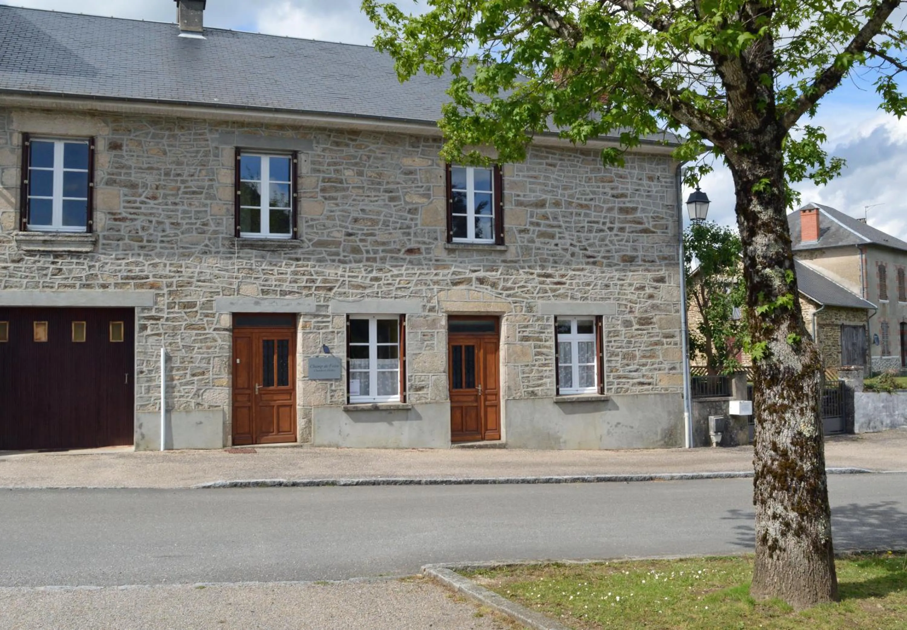 Property building in Champ De Foire