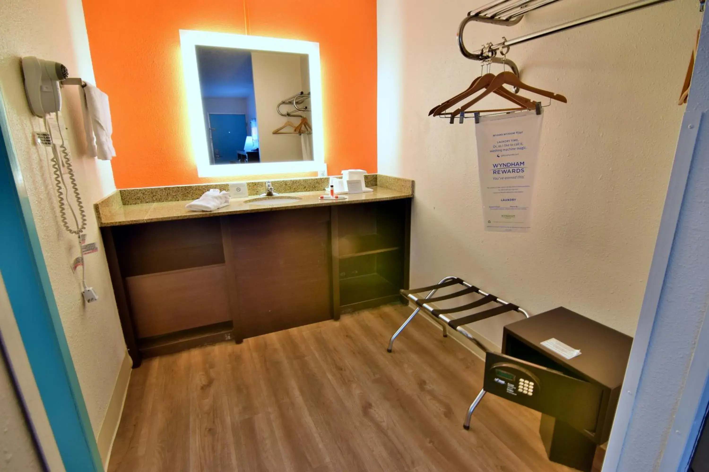 1 King Bed, Deluxe Room, Non-Smoking
in Howard Johnson by Wyndham Ocala FL I-75 1 King Bed, Deluxe Room, Non-Smoking
in Howard Johnson by Wyndham Ocala FL I-75