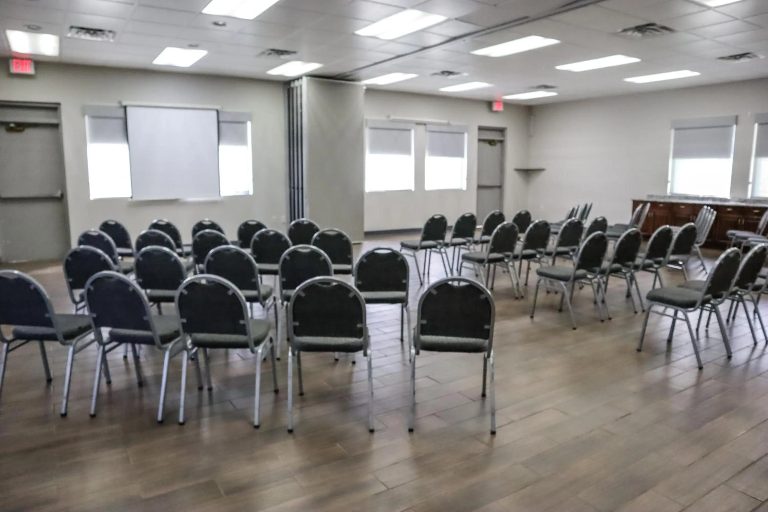 Meeting/conference room in Howard Johnson by Wyndham Ocala FL I-75