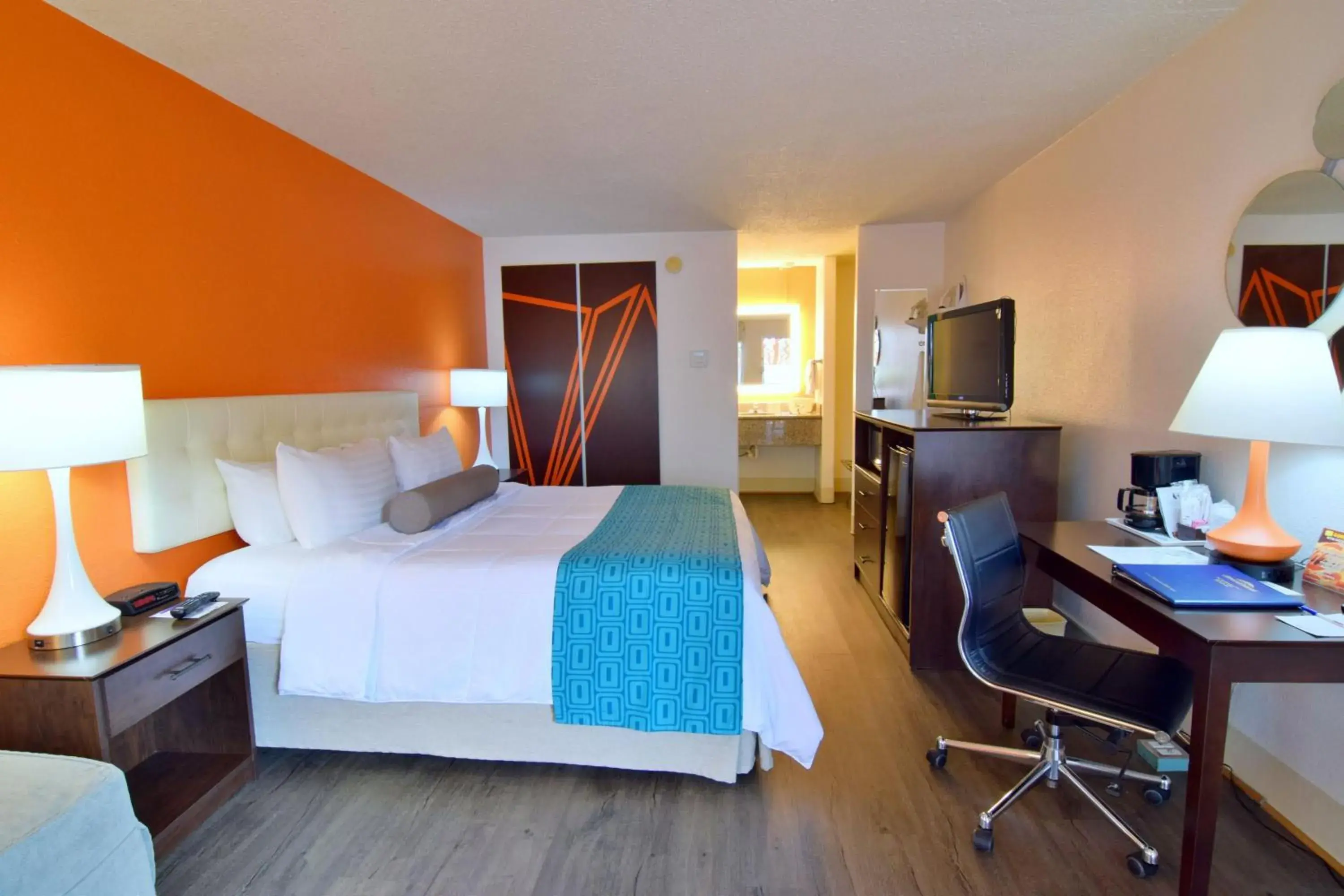 Photo of the whole room, Bed in Howard Johnson by Wyndham Ocala FL I-75 Photo of the whole room, Bed in Howard Johnson by Wyndham Ocala FL I-75