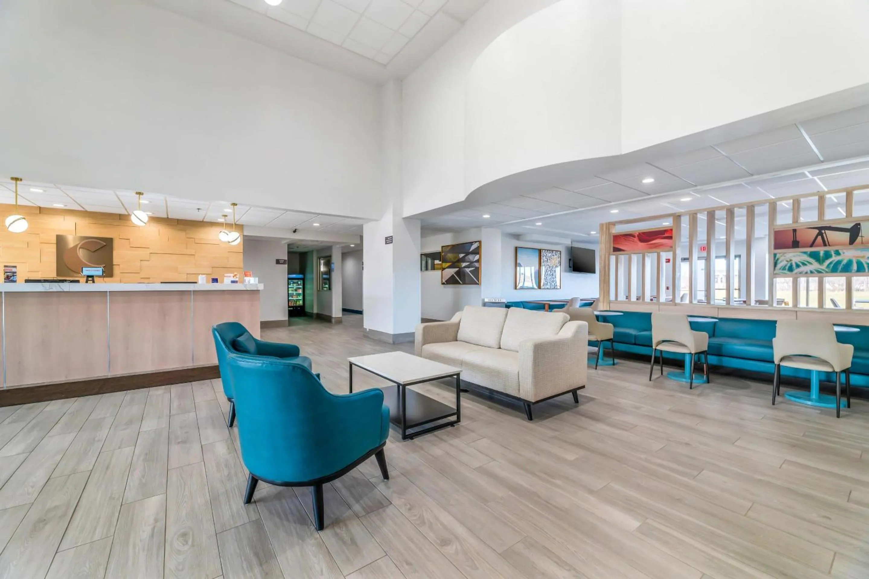 Lobby or reception in Comfort Inn & Suites Madison East Interstate I-90