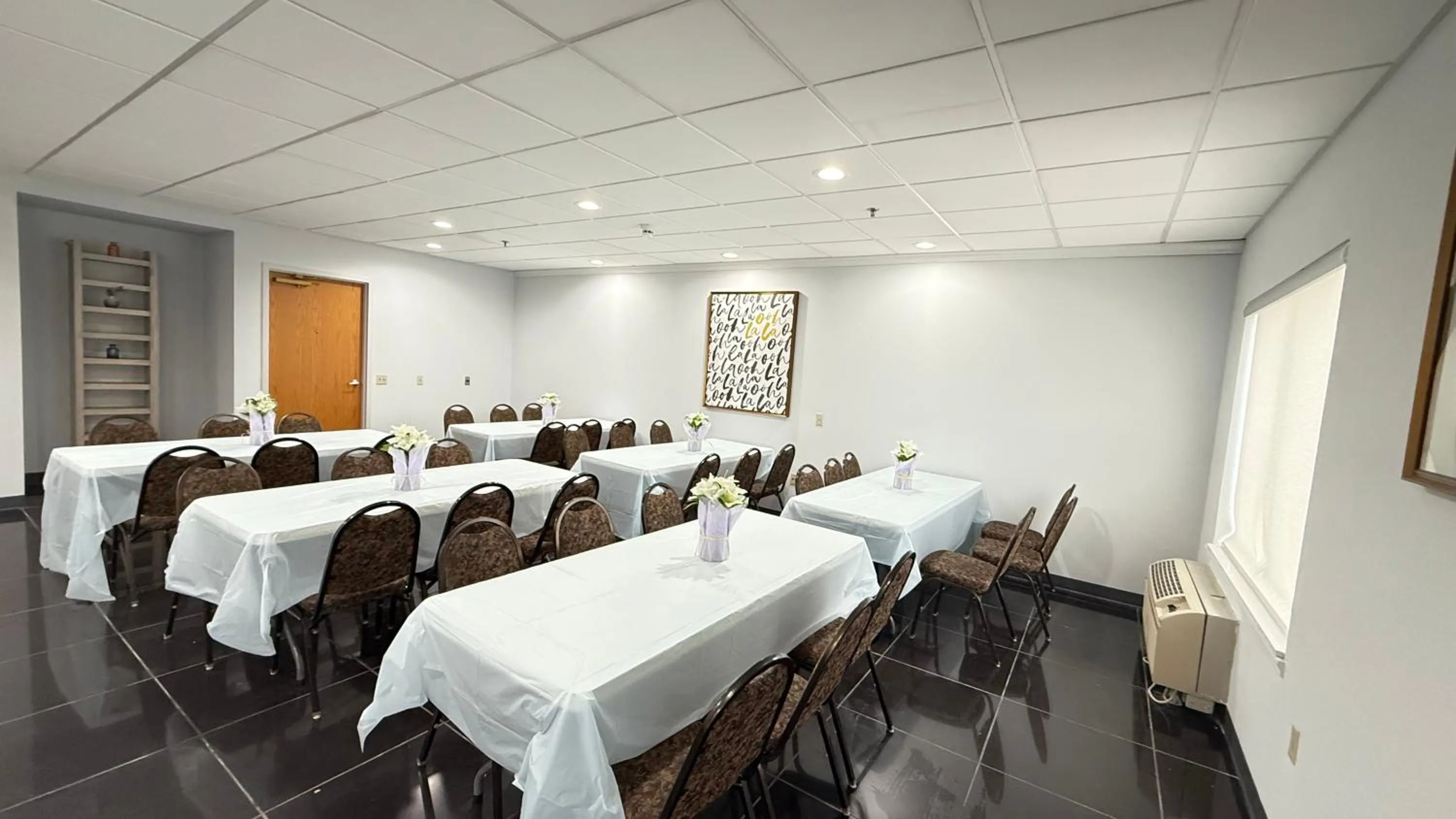 Meeting/conference room in Comfort Inn & Suites Madison East Interstate I-90