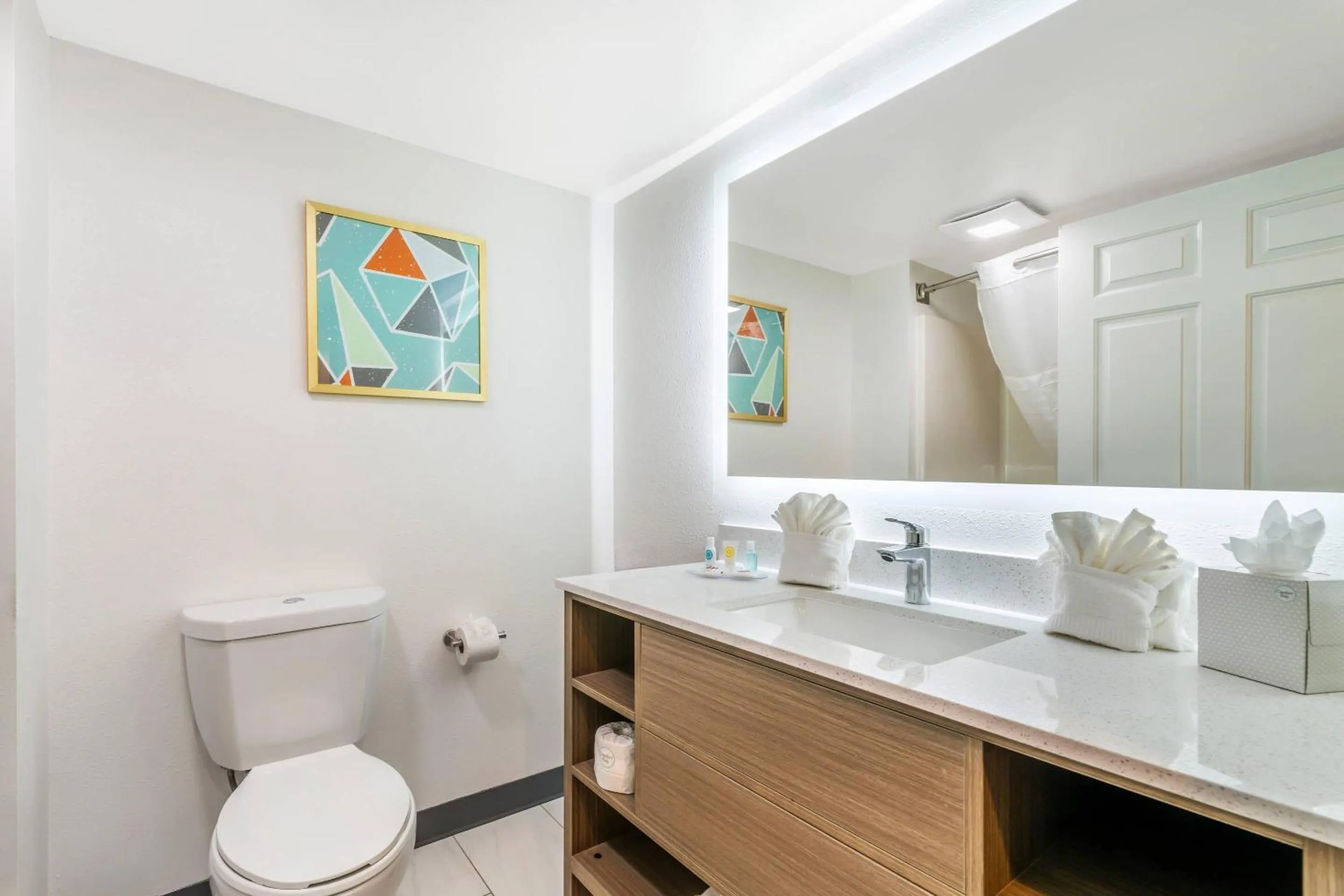 Bedroom in Comfort Inn & Suites Madison East Interstate I-90