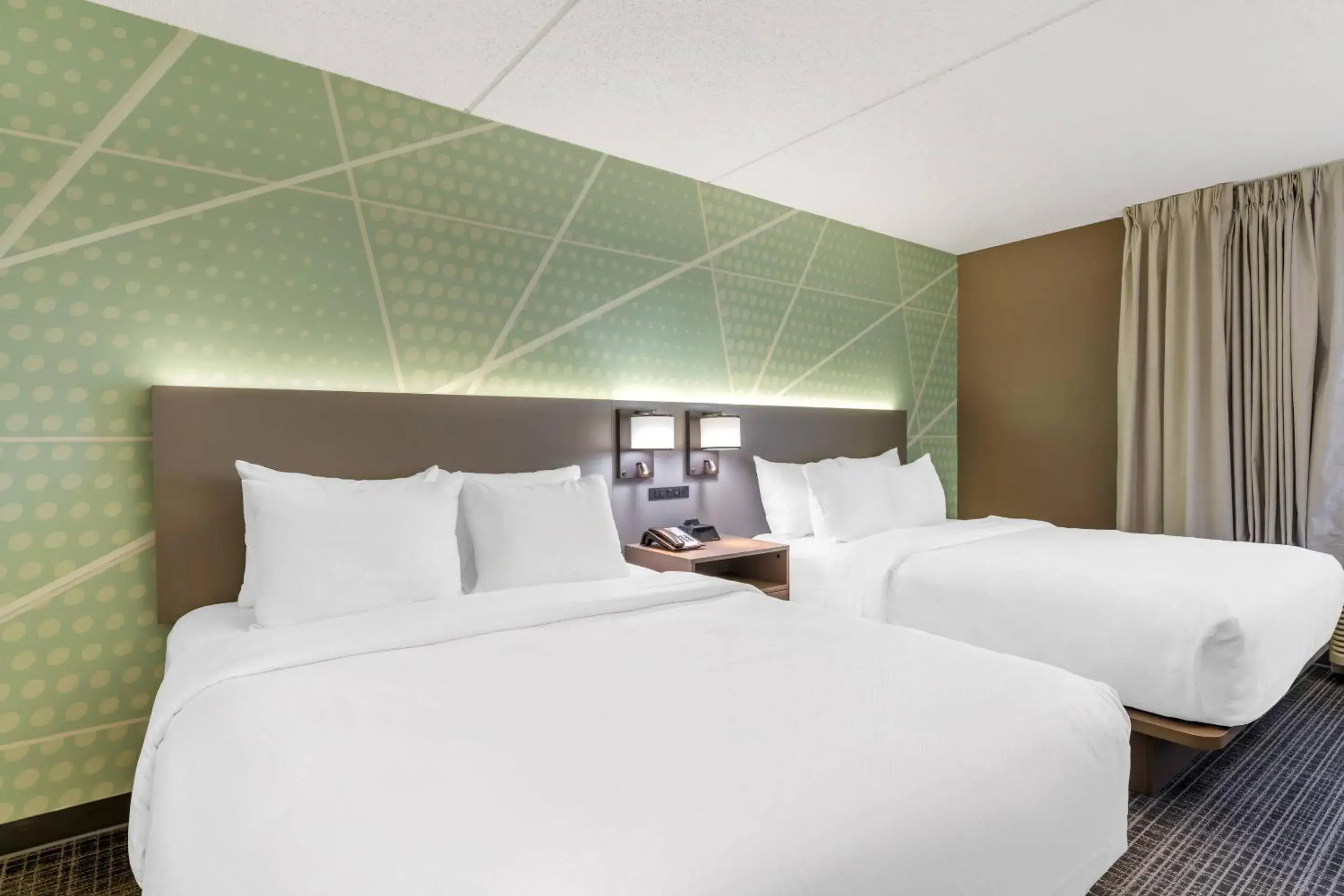 Bedroom, Bed in Comfort Inn & Suites Madison East Interstate I-90 Bedroom, Bed in Comfort Inn & Suites Madison East Interstate I-90