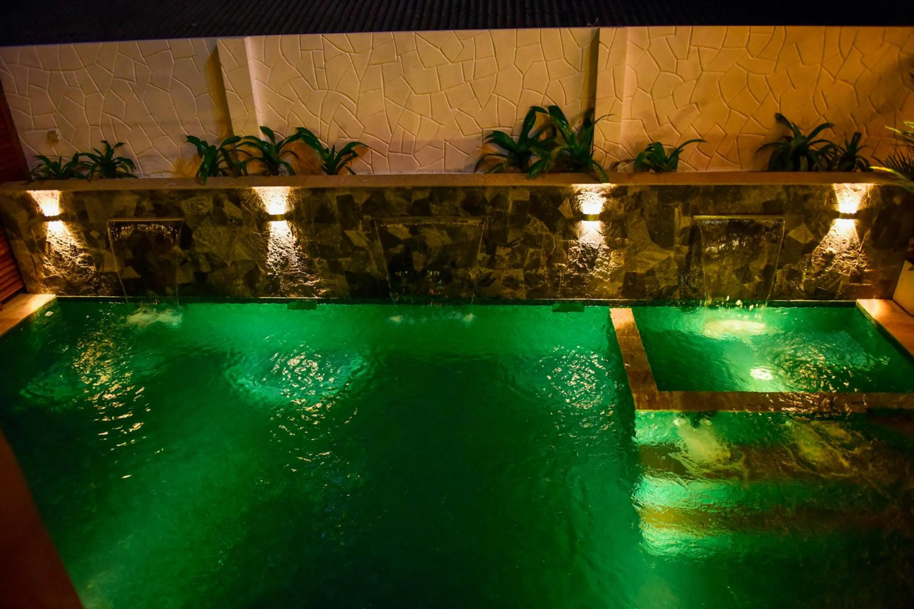 Night in Cara White House