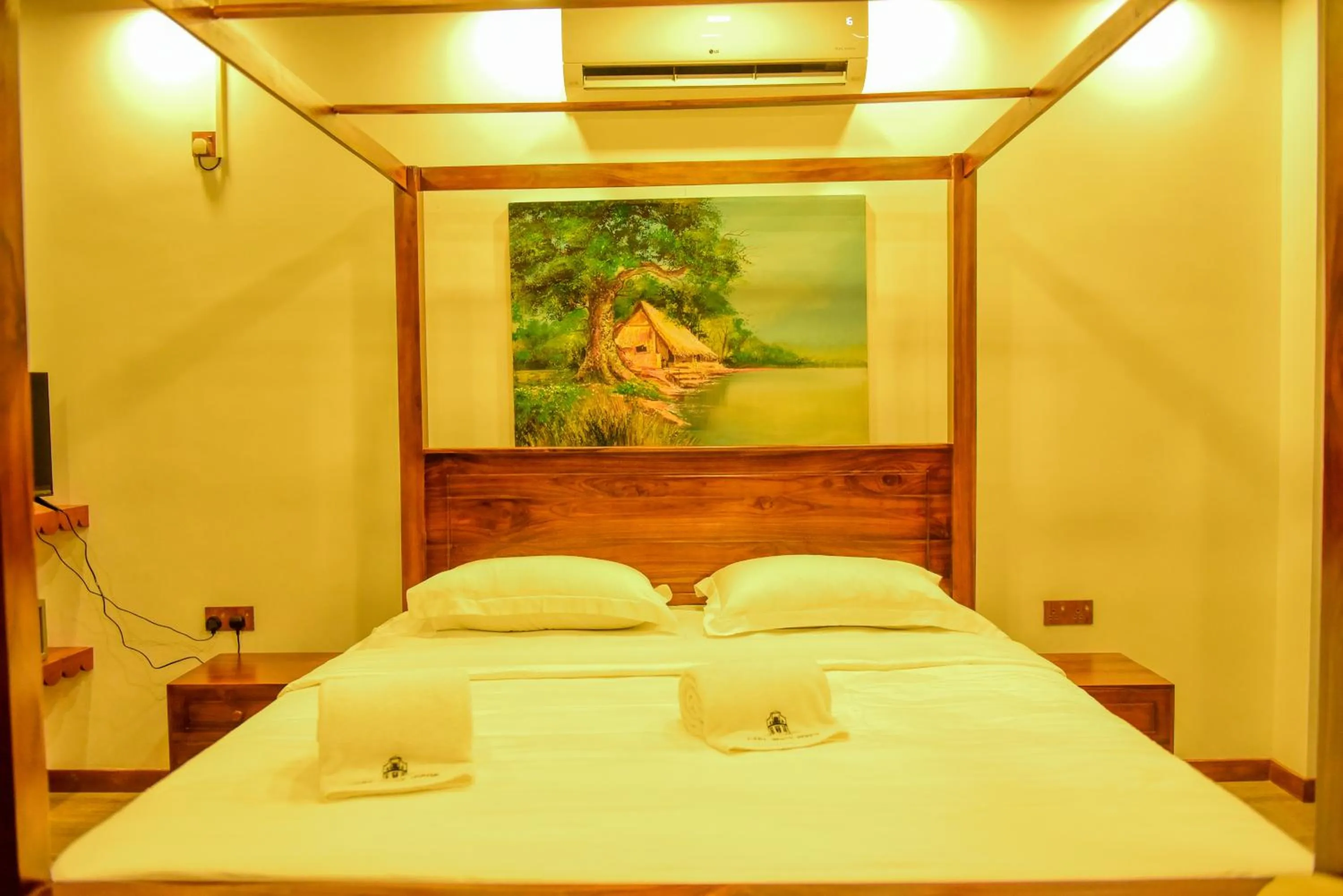 Bed in Cara White House