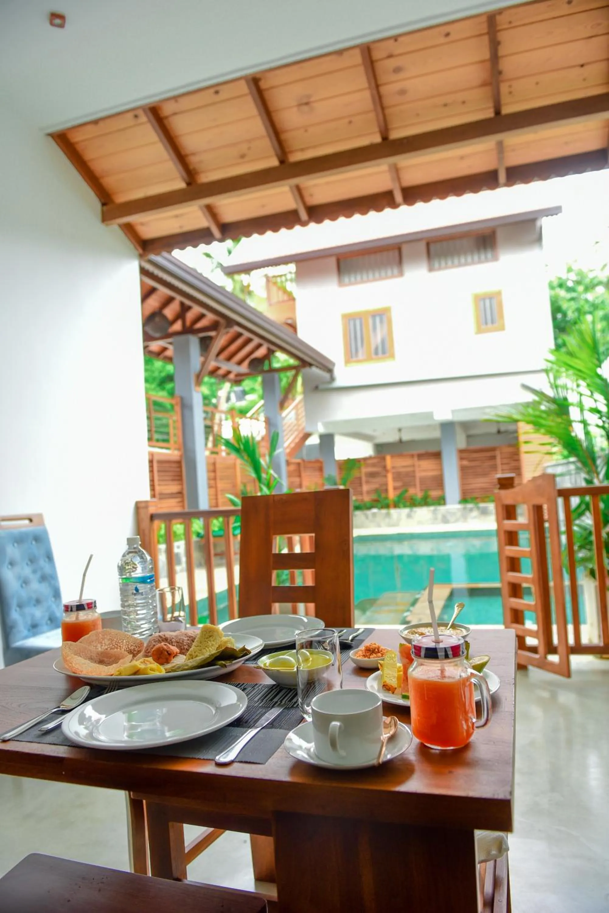 Pool view in Cara White House
