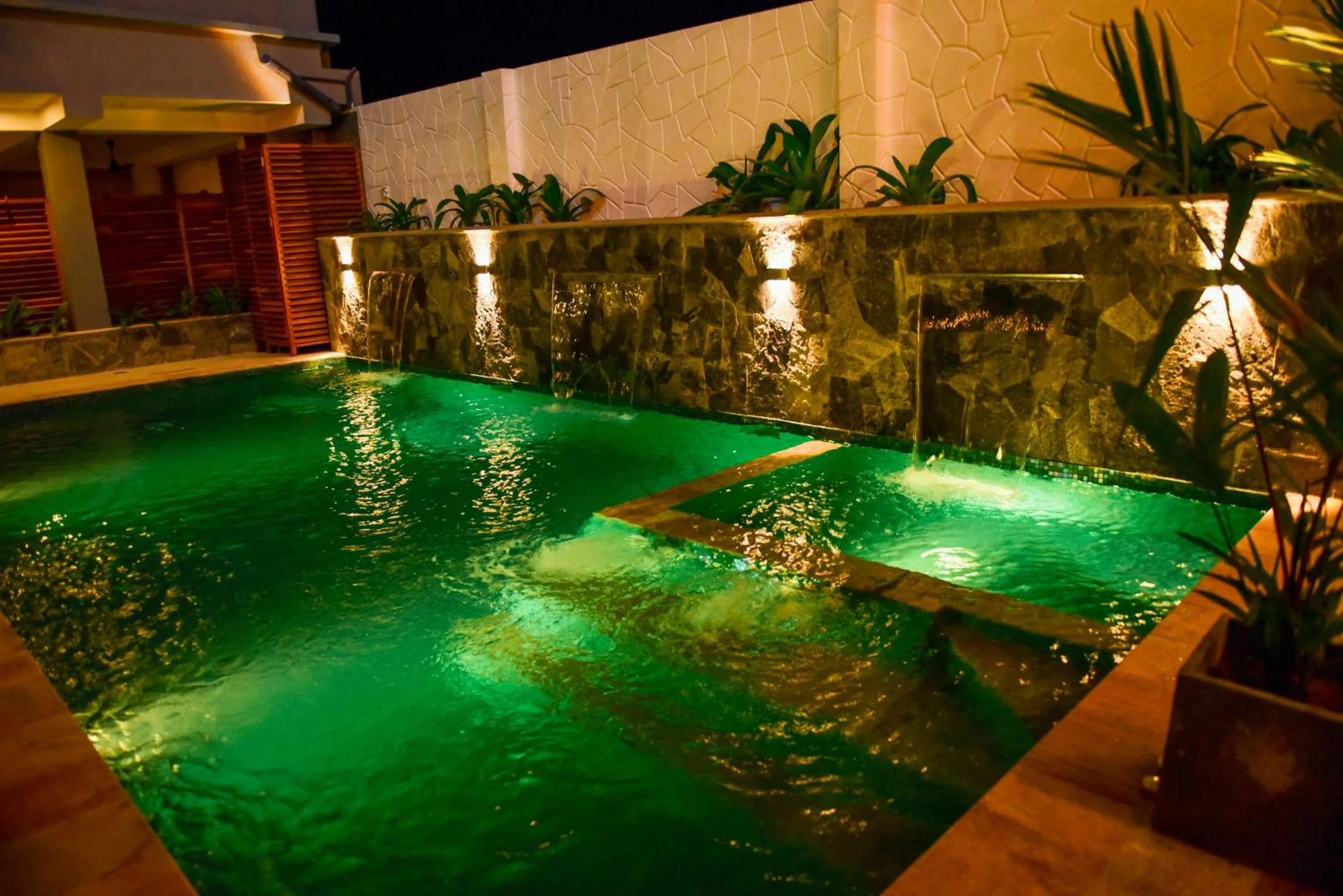 Night in Cara White House