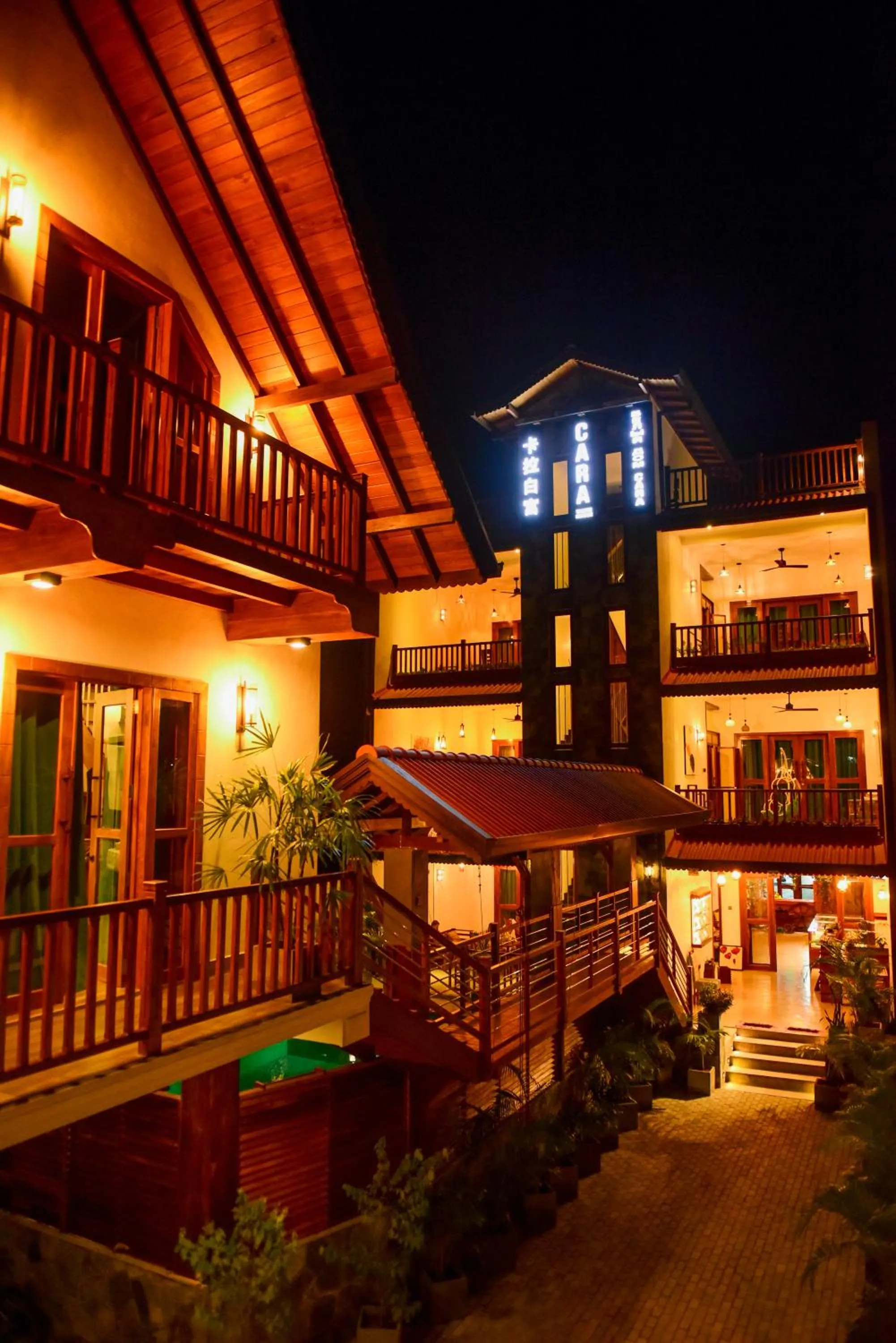 Property building in Cara White House