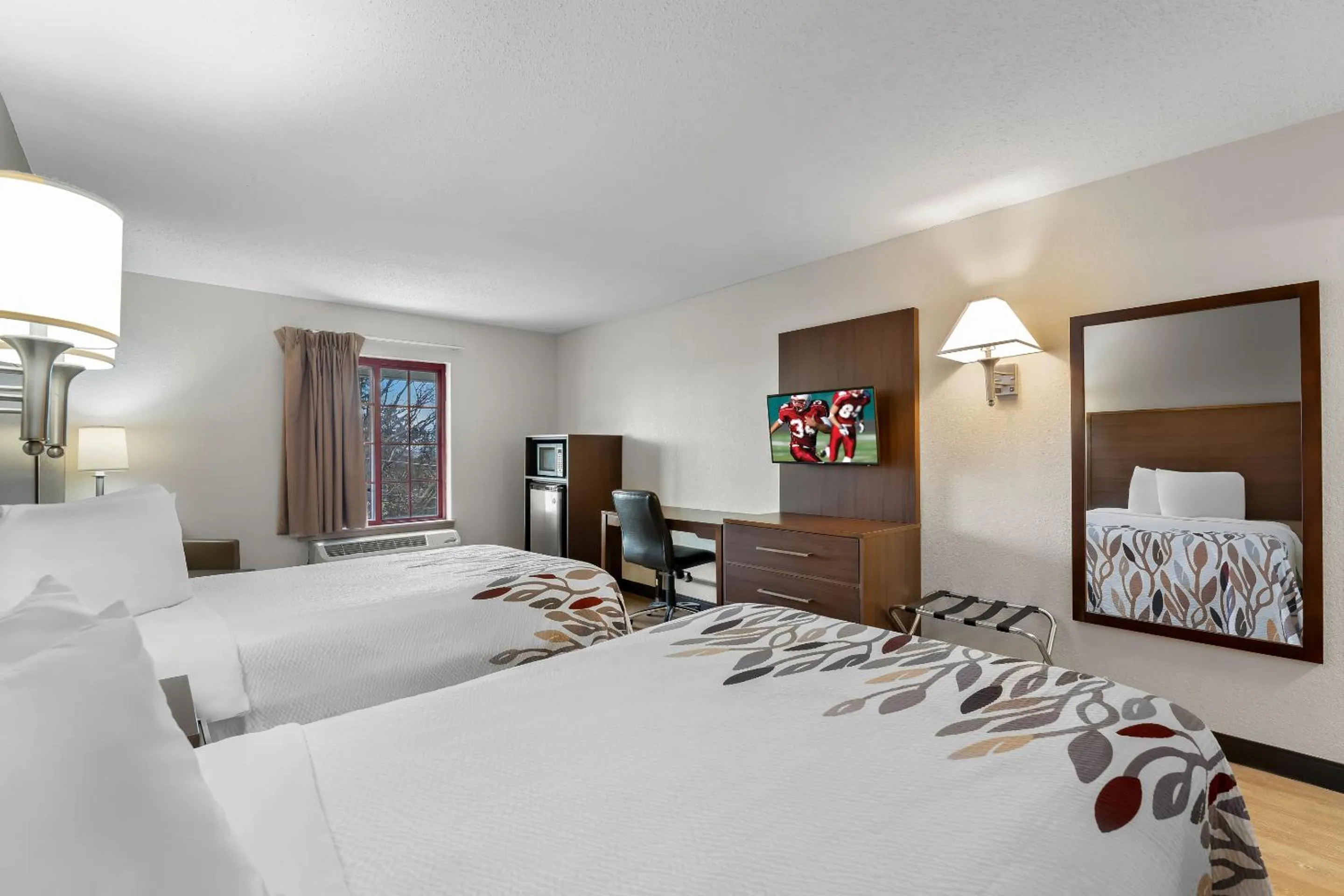 Bedroom, Bed in Red Roof Inn Lancaster