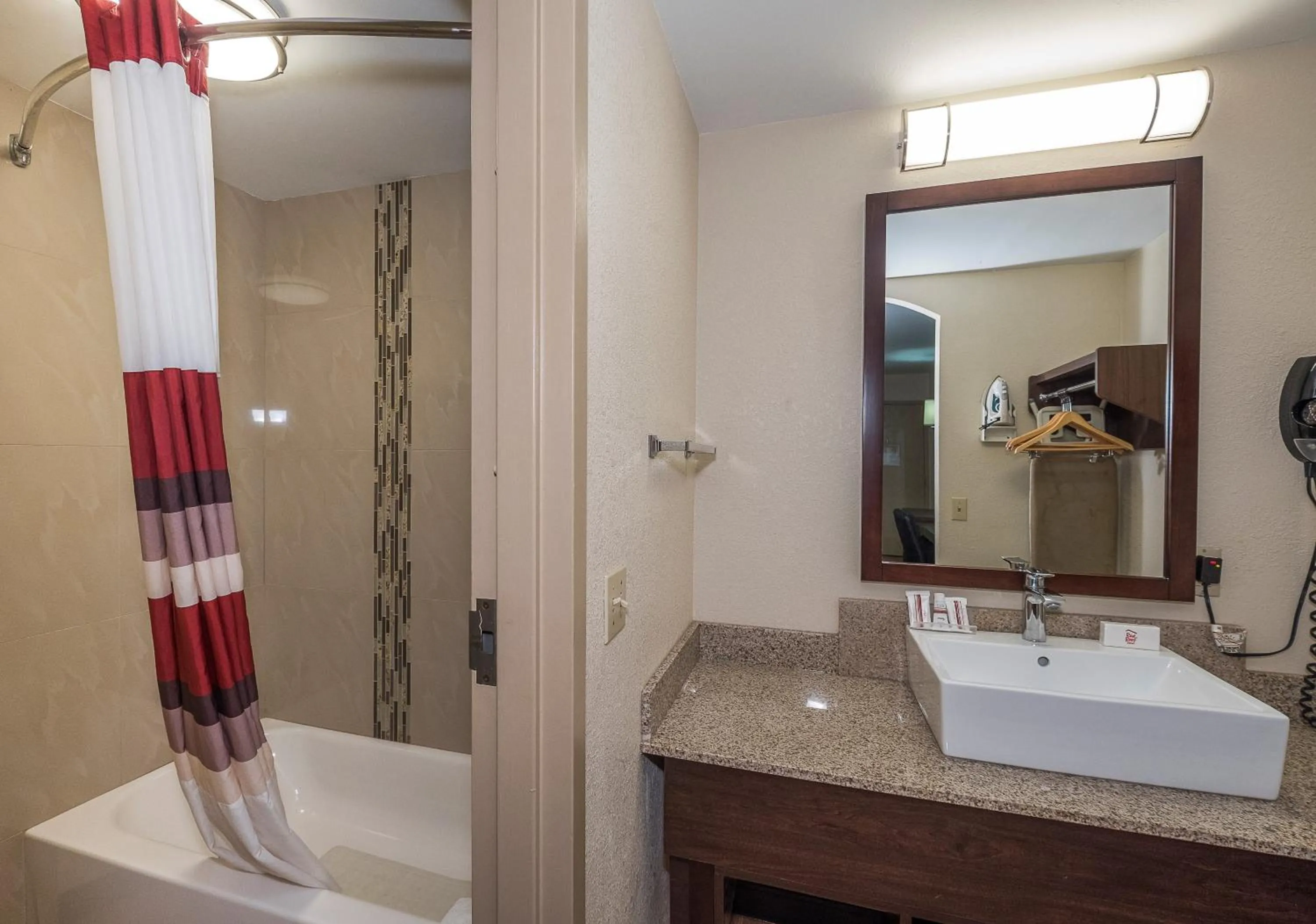 Bathroom in Red Roof Inn Lancaster