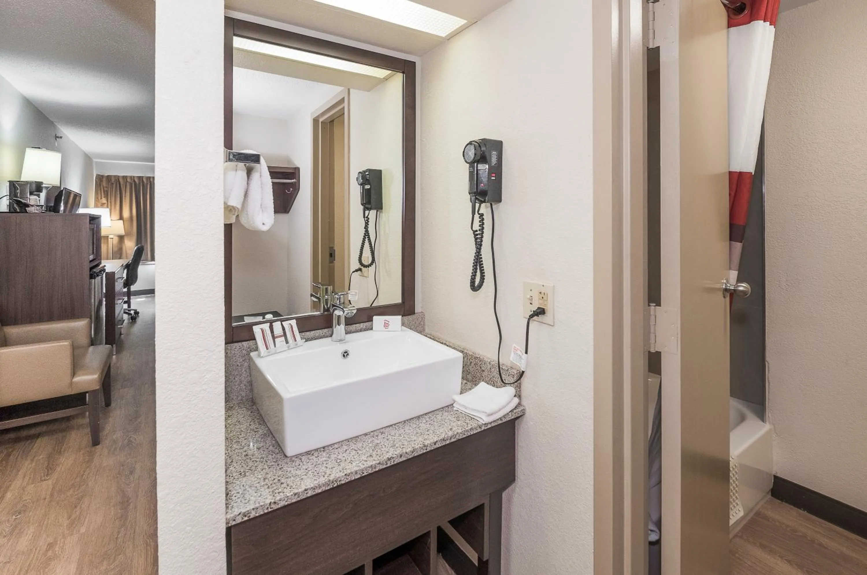 Bathroom in Red Roof Inn Lancaster