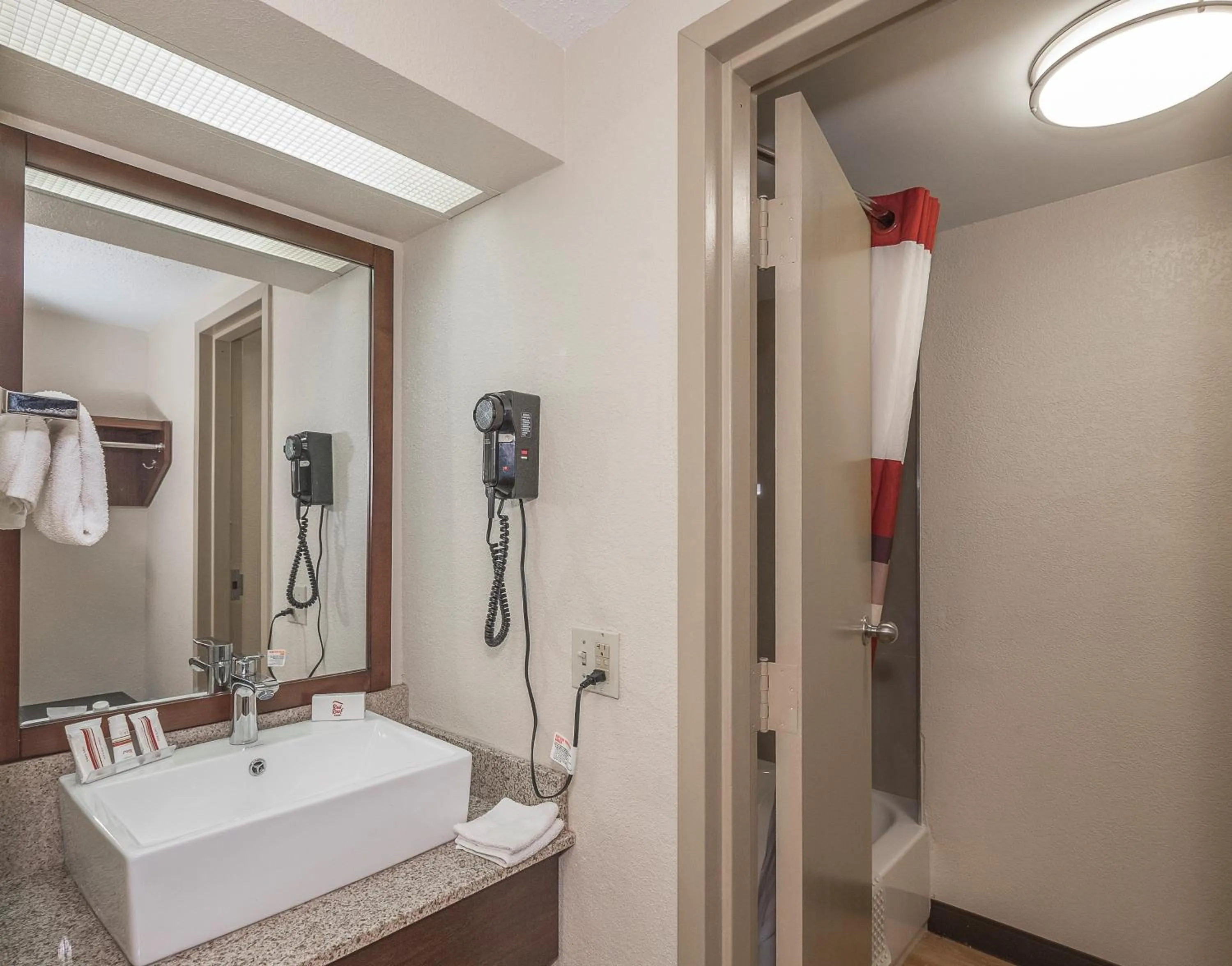 Bathroom in Red Roof Inn Lancaster