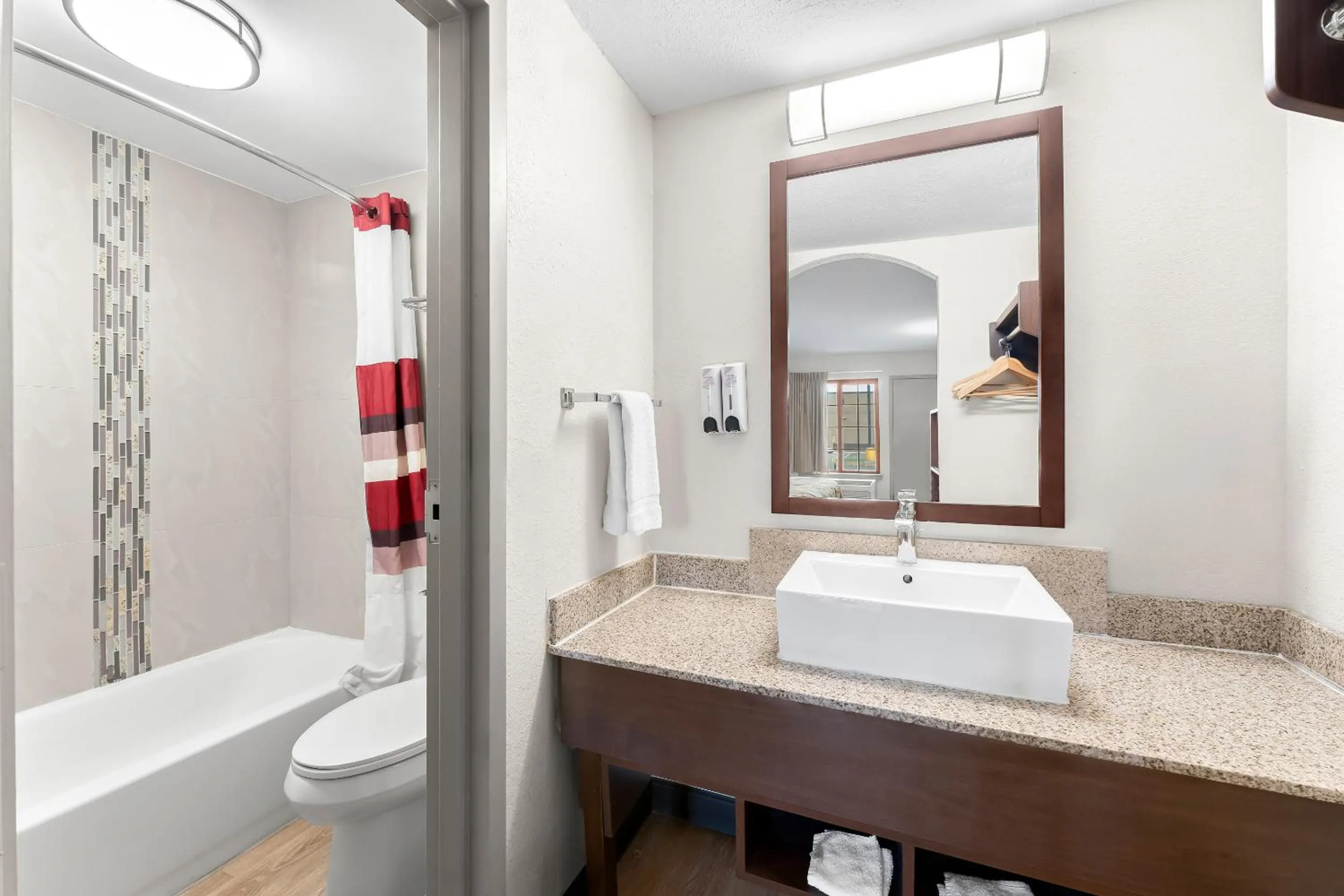 Bathroom in Red Roof Inn Lancaster