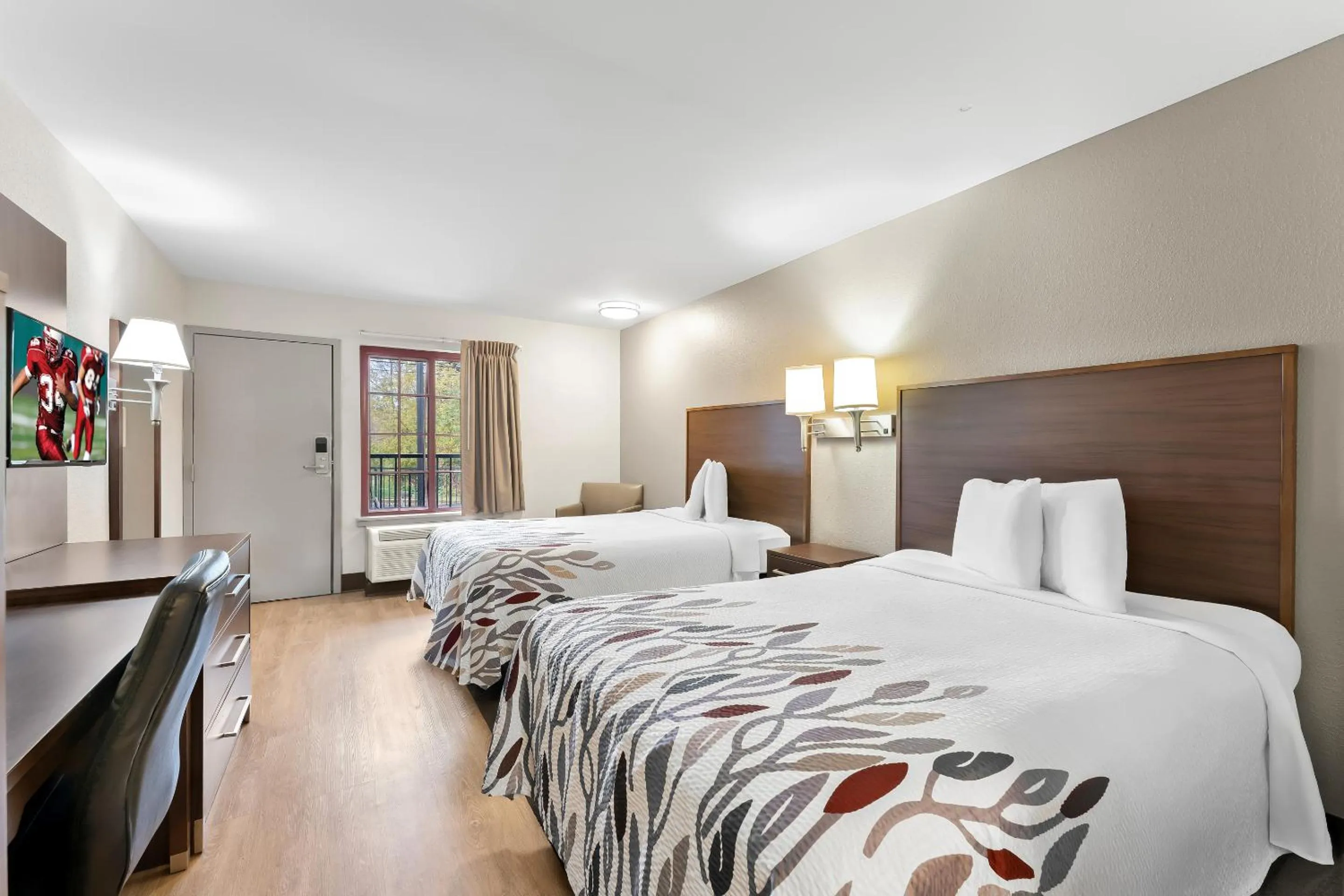 Bedroom, Bed in Red Roof Inn Lancaster