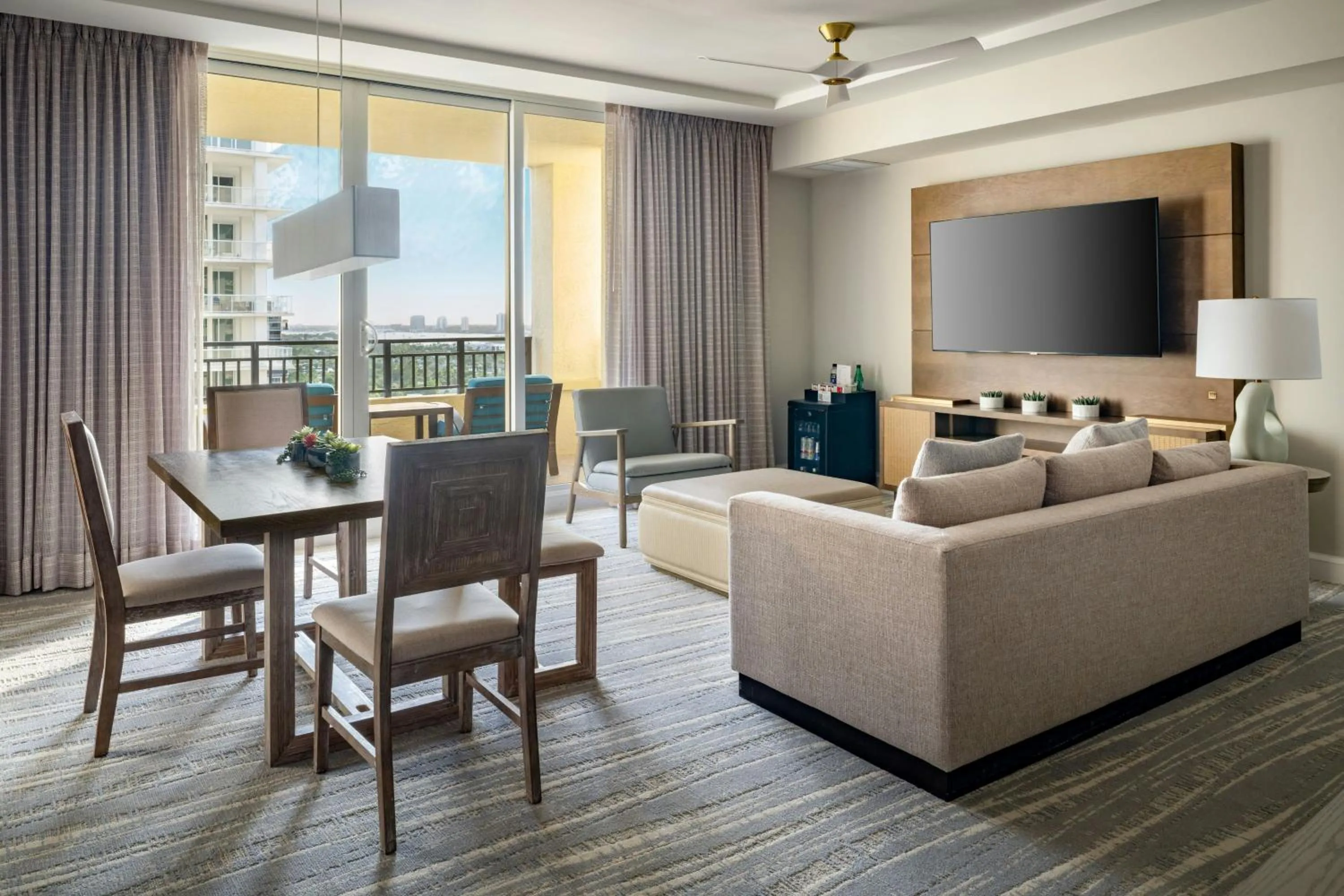 Living room in Palm Beach Marriott Singer Island Beach Resort & Spa