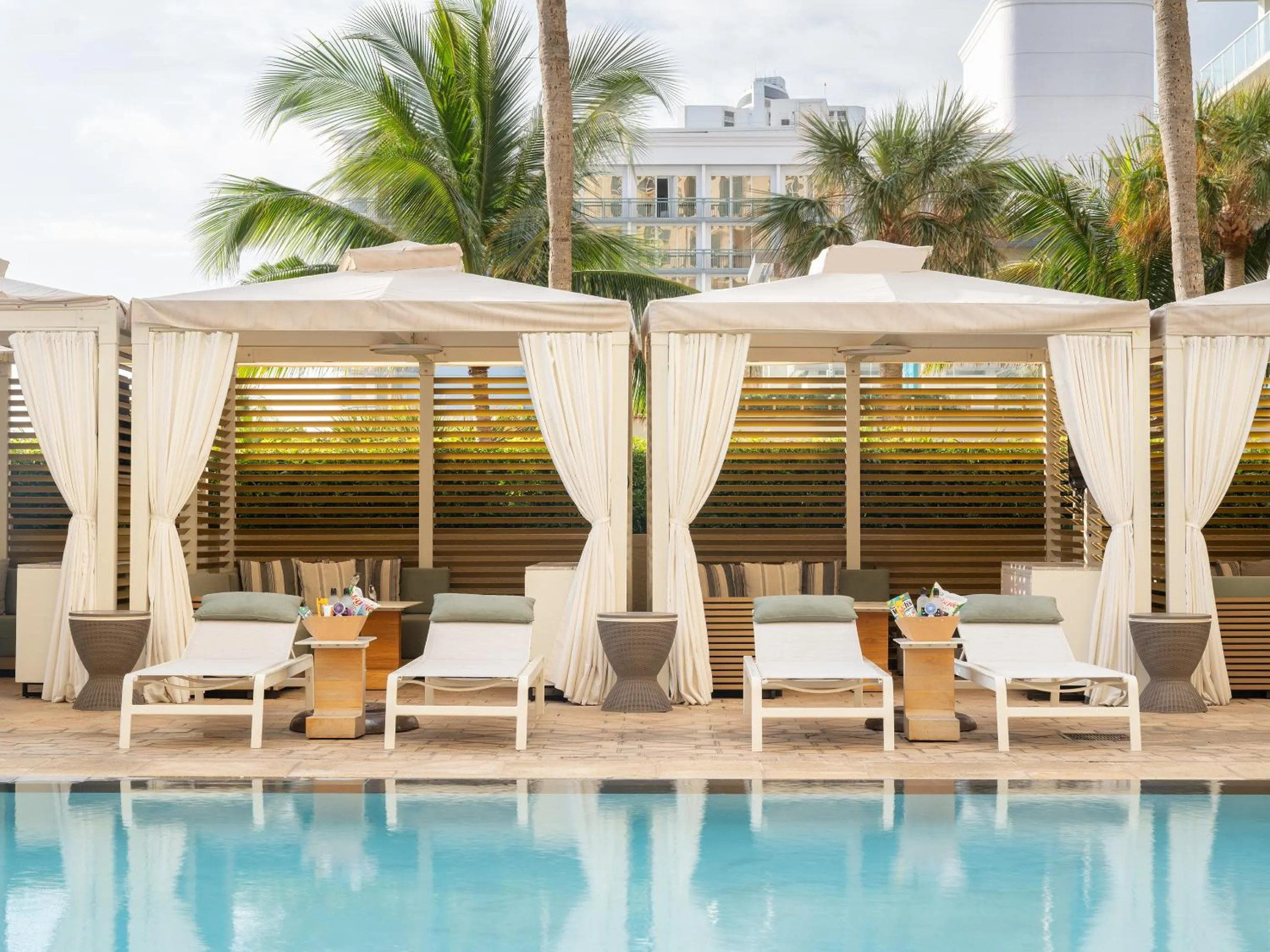 Swimming pool in Palm Beach Marriott Singer Island Beach Resort & Spa