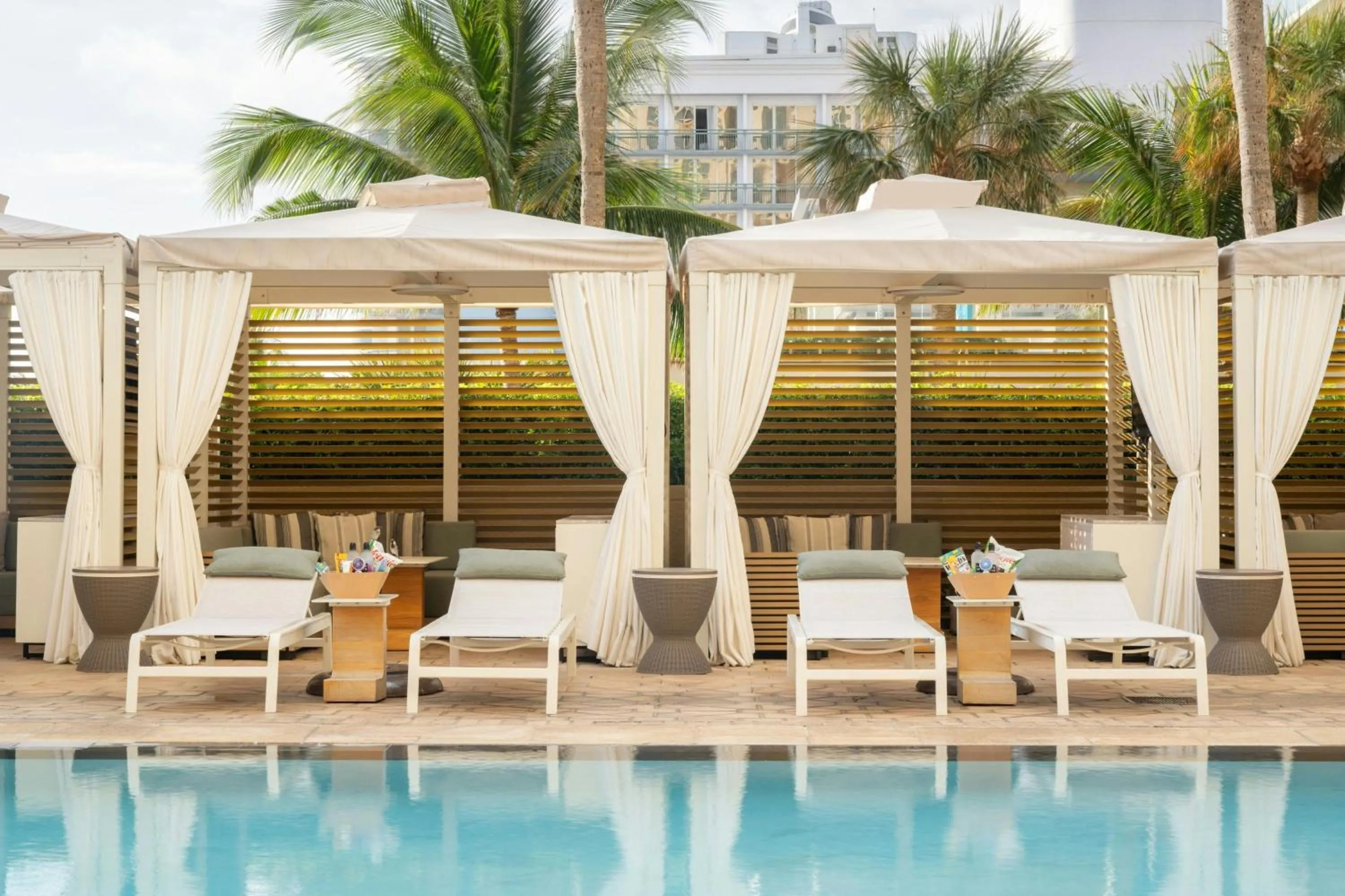 Swimming pool in Palm Beach Marriott Singer Island Beach Resort & Spa