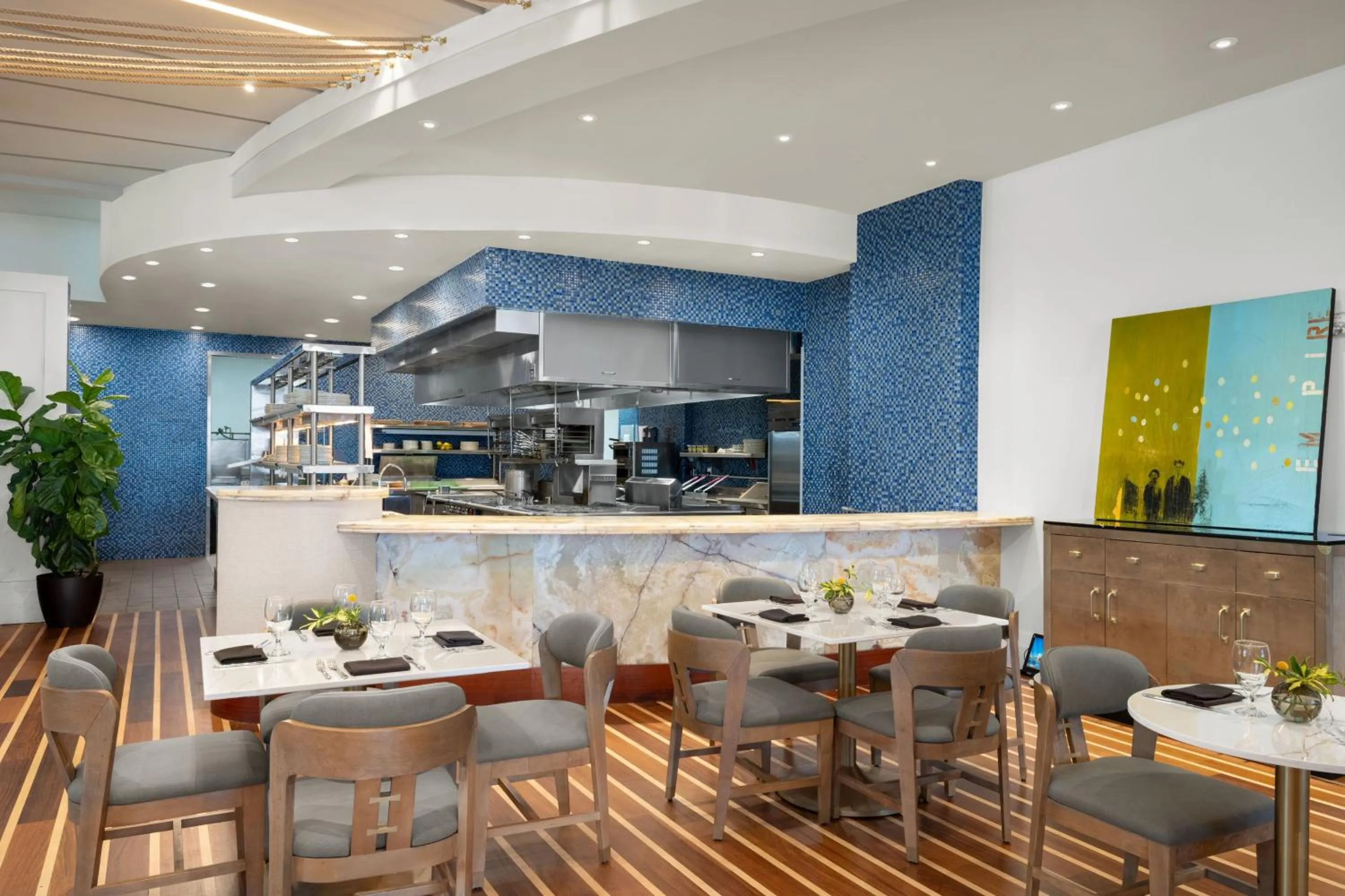 Kitchen or kitchenette in Palm Beach Marriott Singer Island Beach Resort & Spa