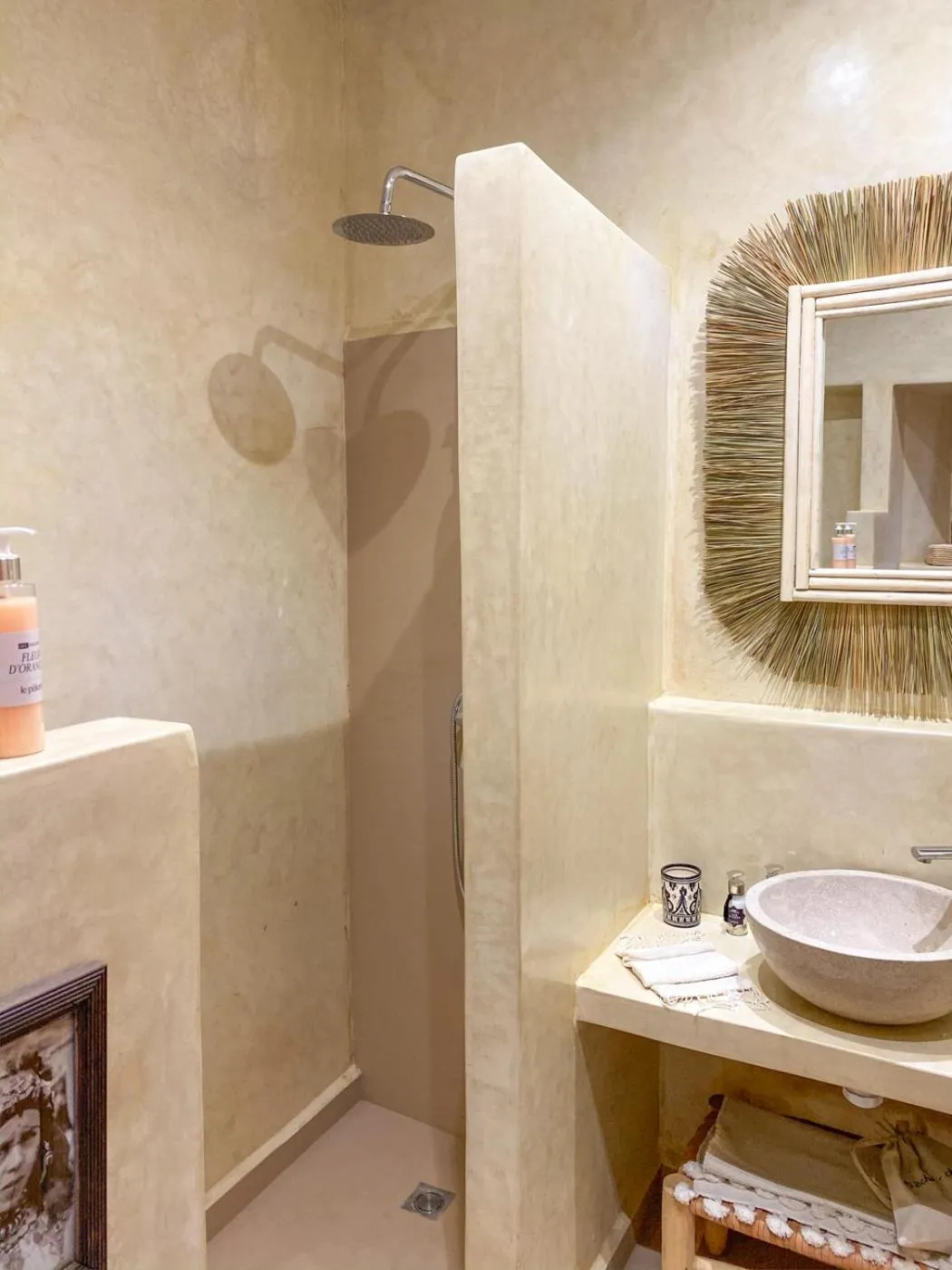 Shower in Riad Le Pèlerin