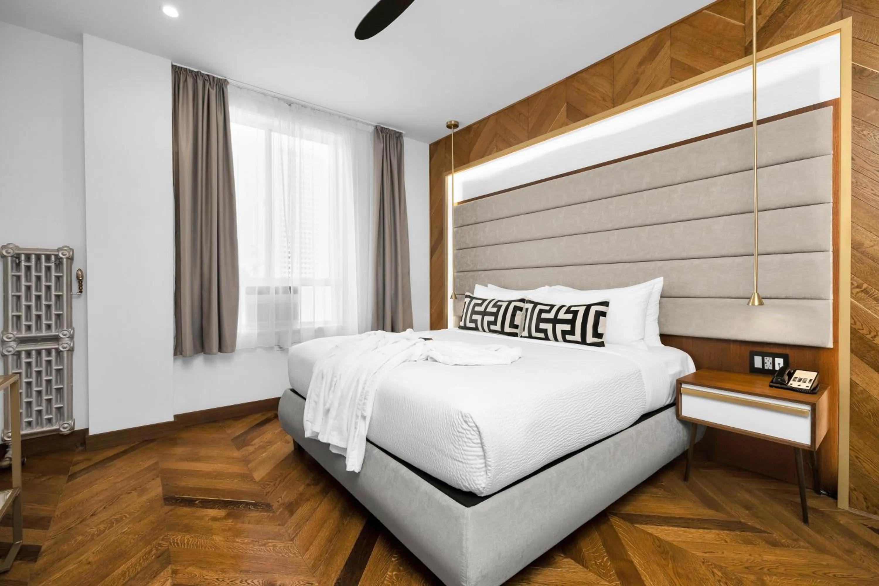 Photo of the whole room, Bed in Hotel 32One