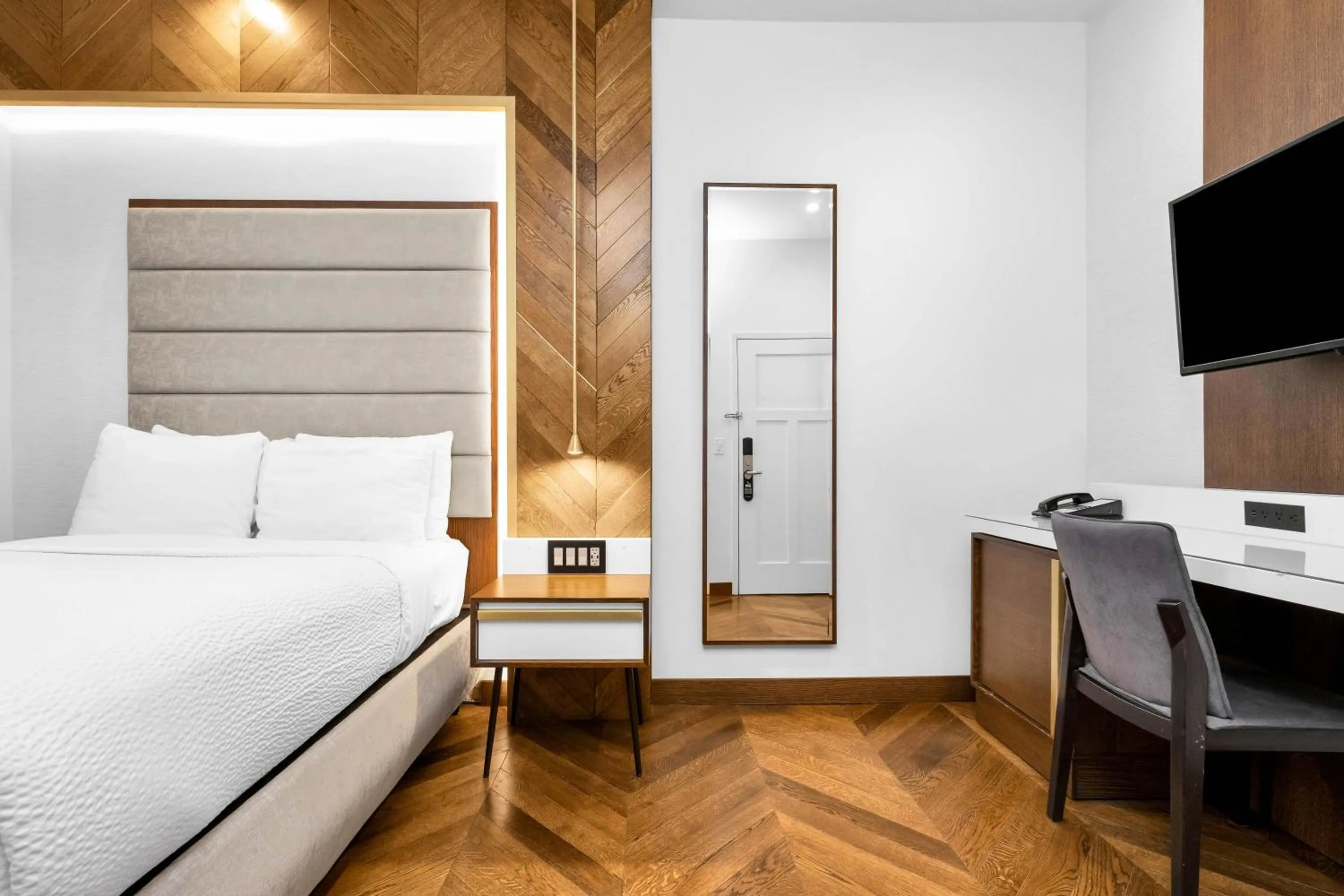 Photo of the whole room, Bed in Hotel 32One