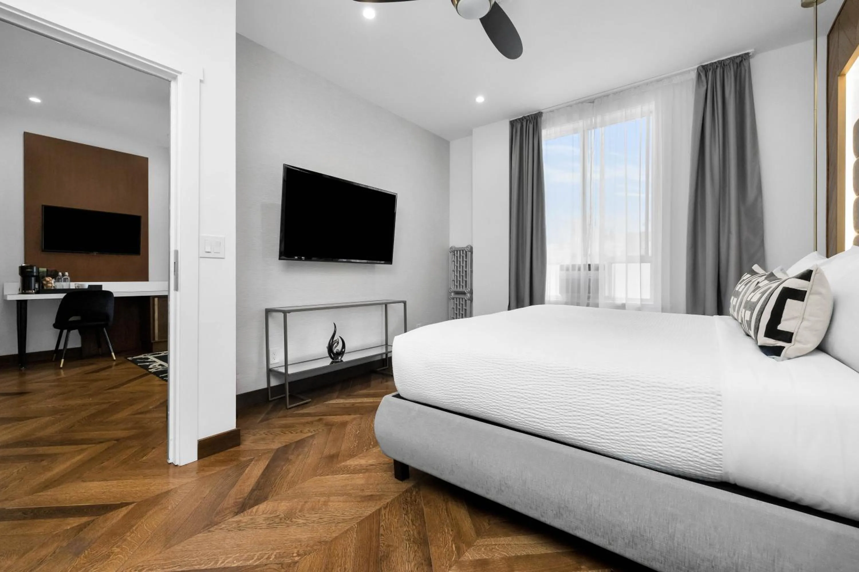 Photo of the whole room, Bed in Hotel 32One