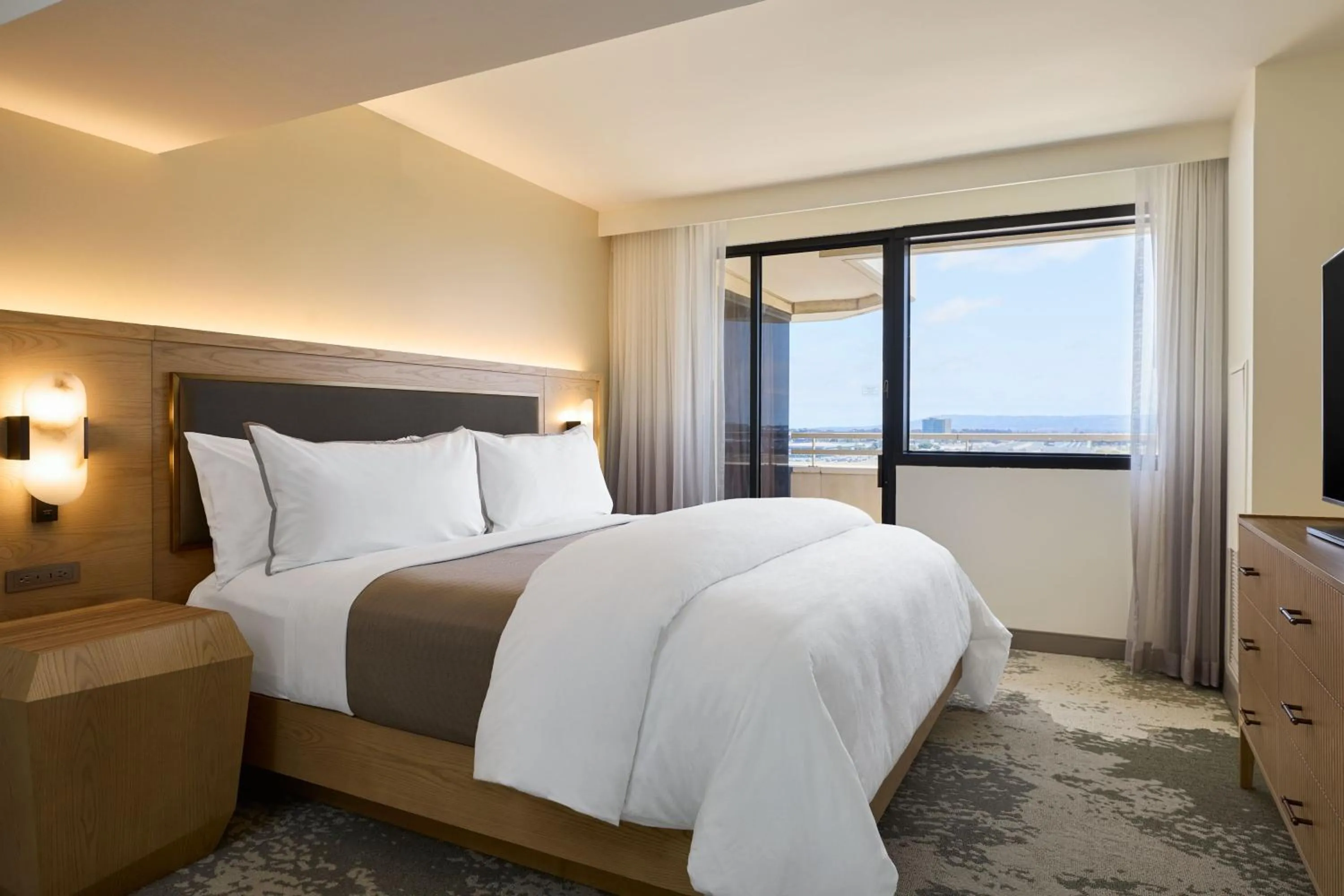 Photo of the whole room, Bed in The Westin Los Angeles Airport