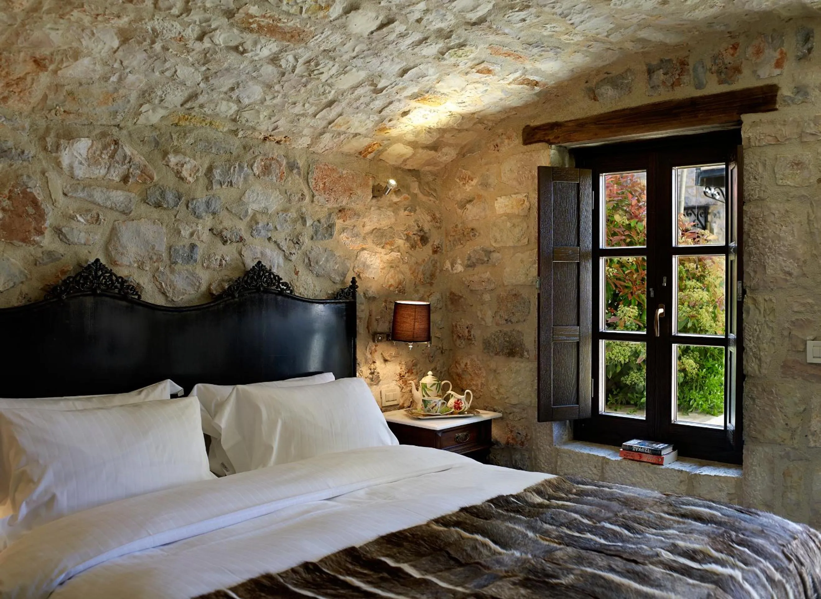 Decorative detail, Bed in Villa Vager