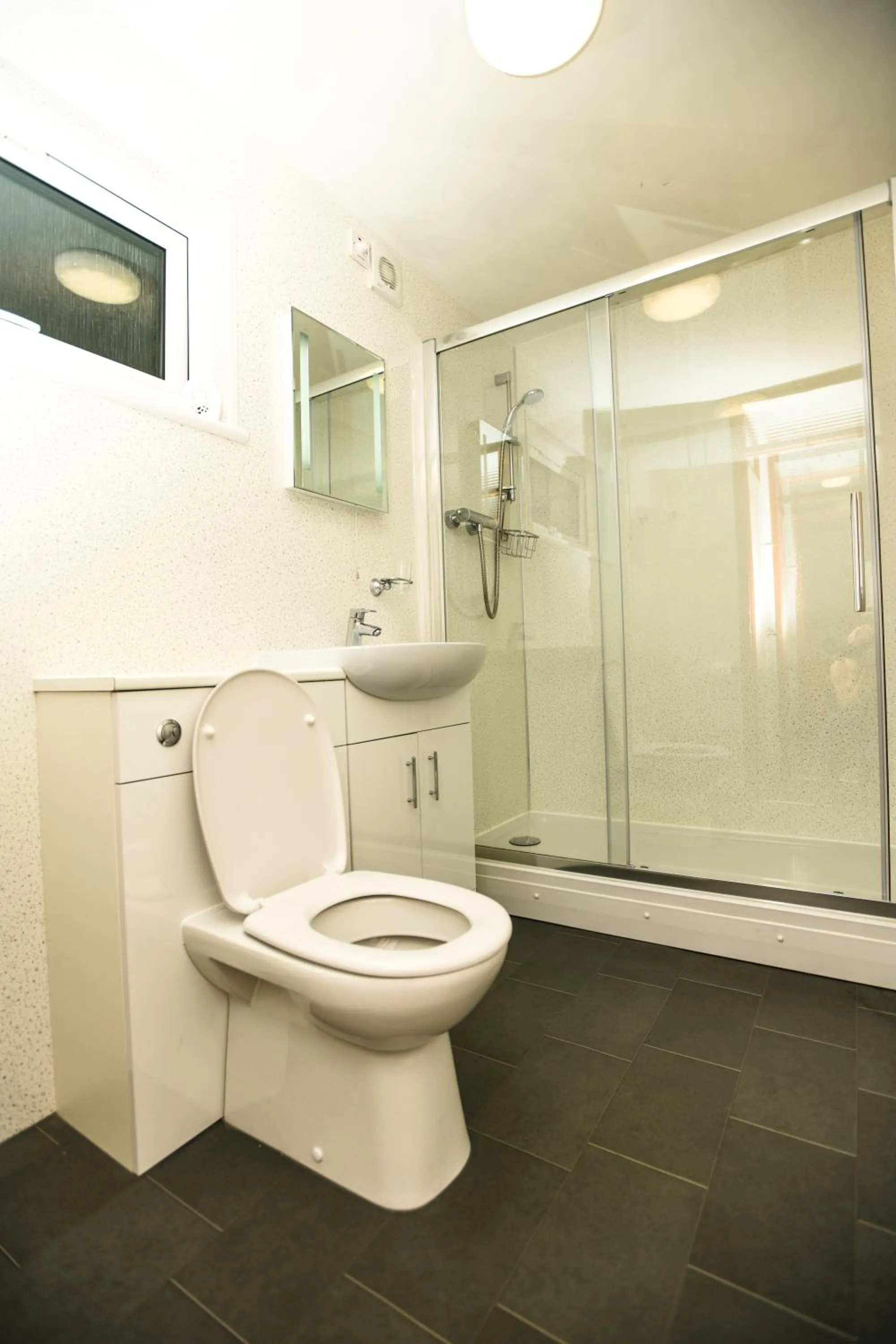 Shower in Churchwood Valley