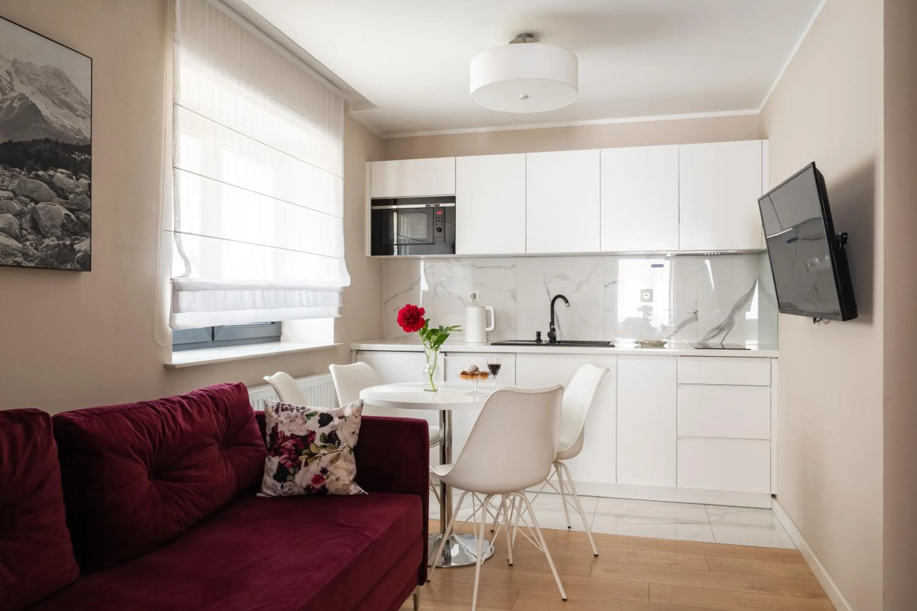 Kitchen or kitchenette in Altara Apartamenty Centrum - Free Parking