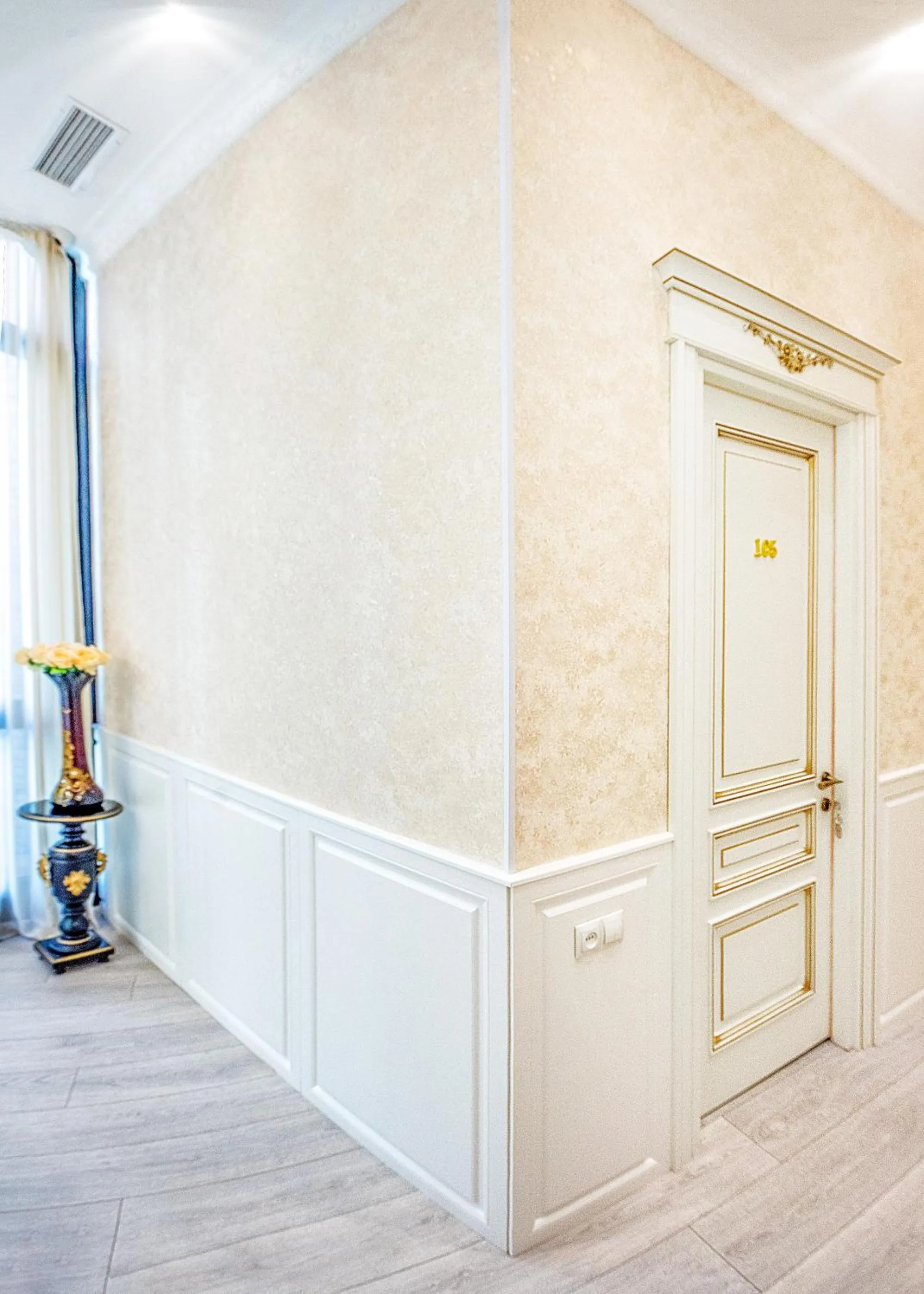 Seating area in Vintage Hotel